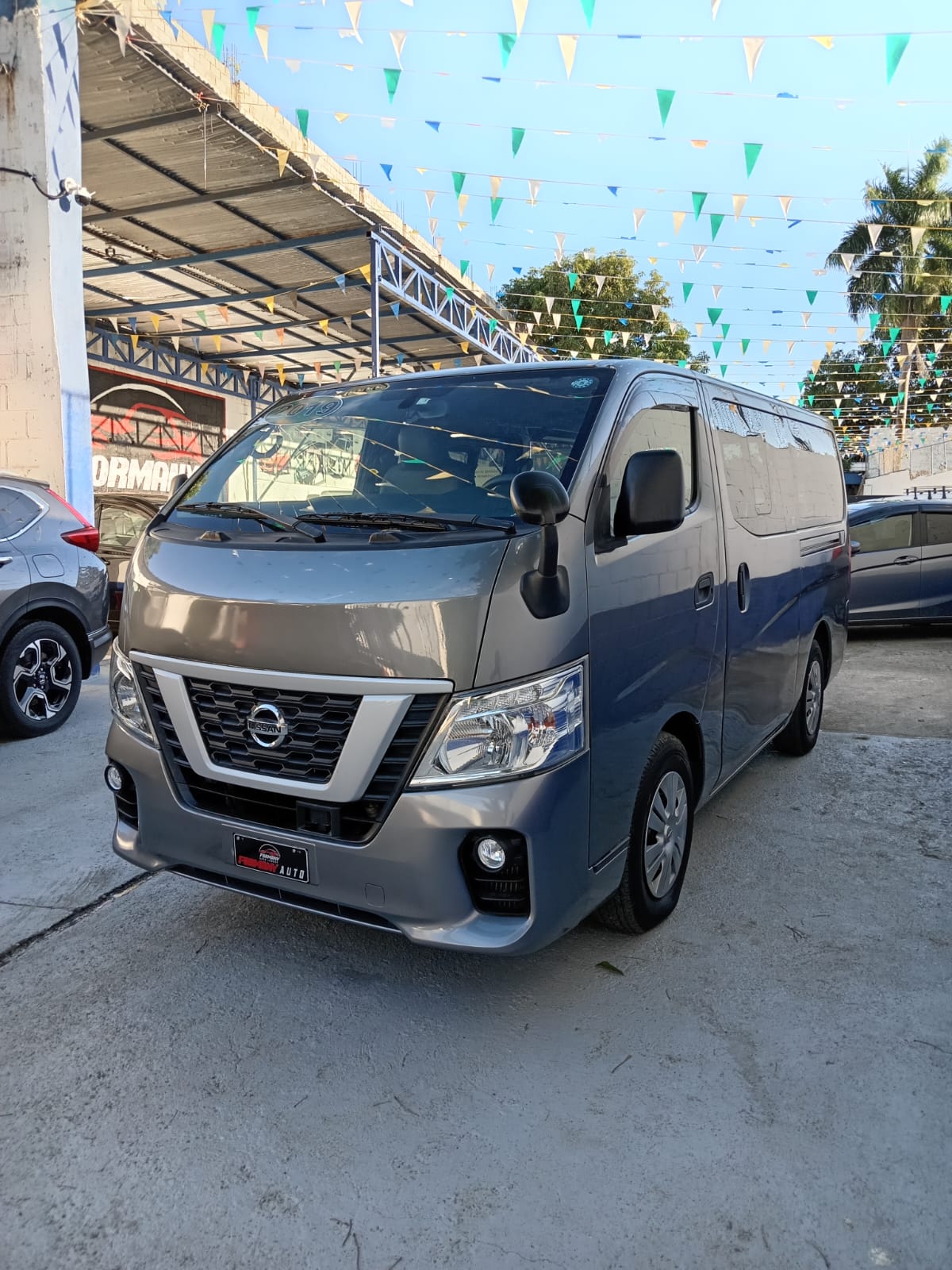 otros vehiculos - NISSAN CARAVAN NV350 1