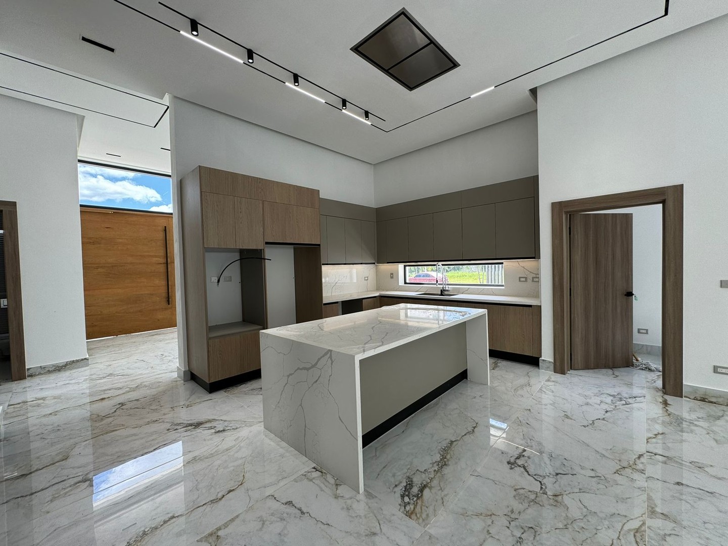 casas - Lujosa Vivienda en Proyecto Cerrado, Llanos de Gurabo 0
