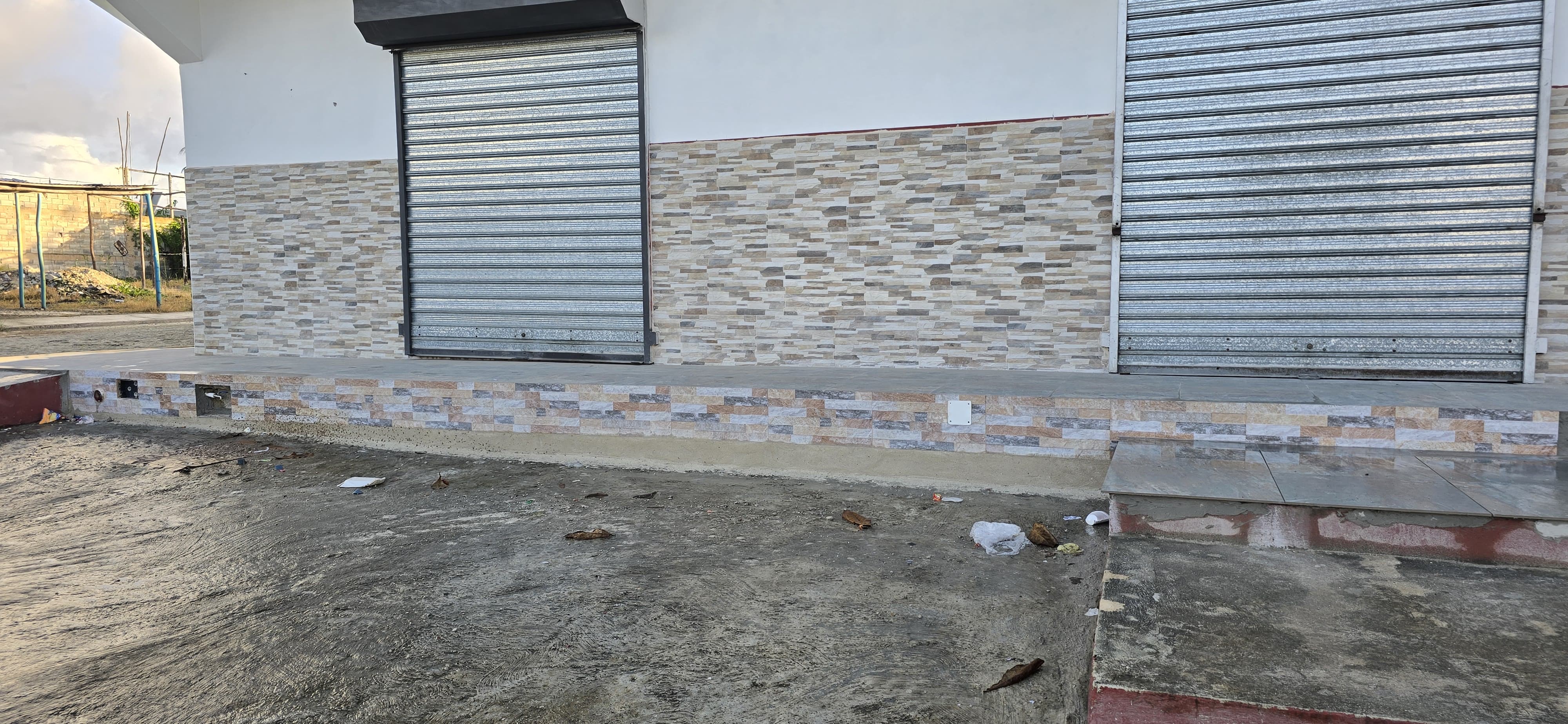 oficinas y locales comerciales -  ¡Oportunidad Única! Local Comercial en HIGUEY 3