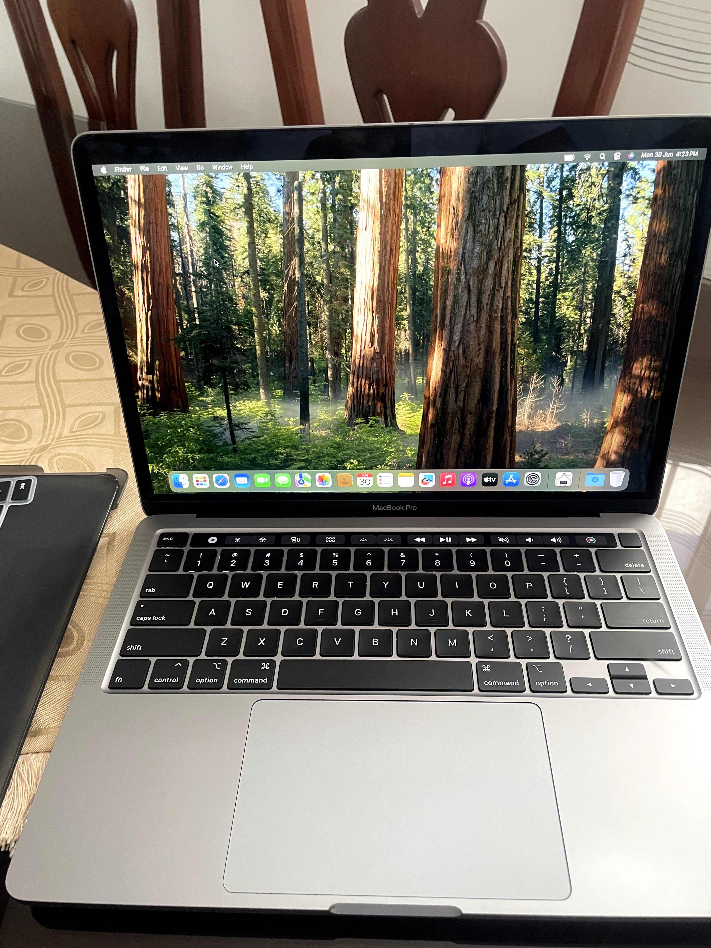 computadoras y laptops - MacBook Pro 13 2020 i5 1.4ghz, 8gb ram, 512 ssd 0