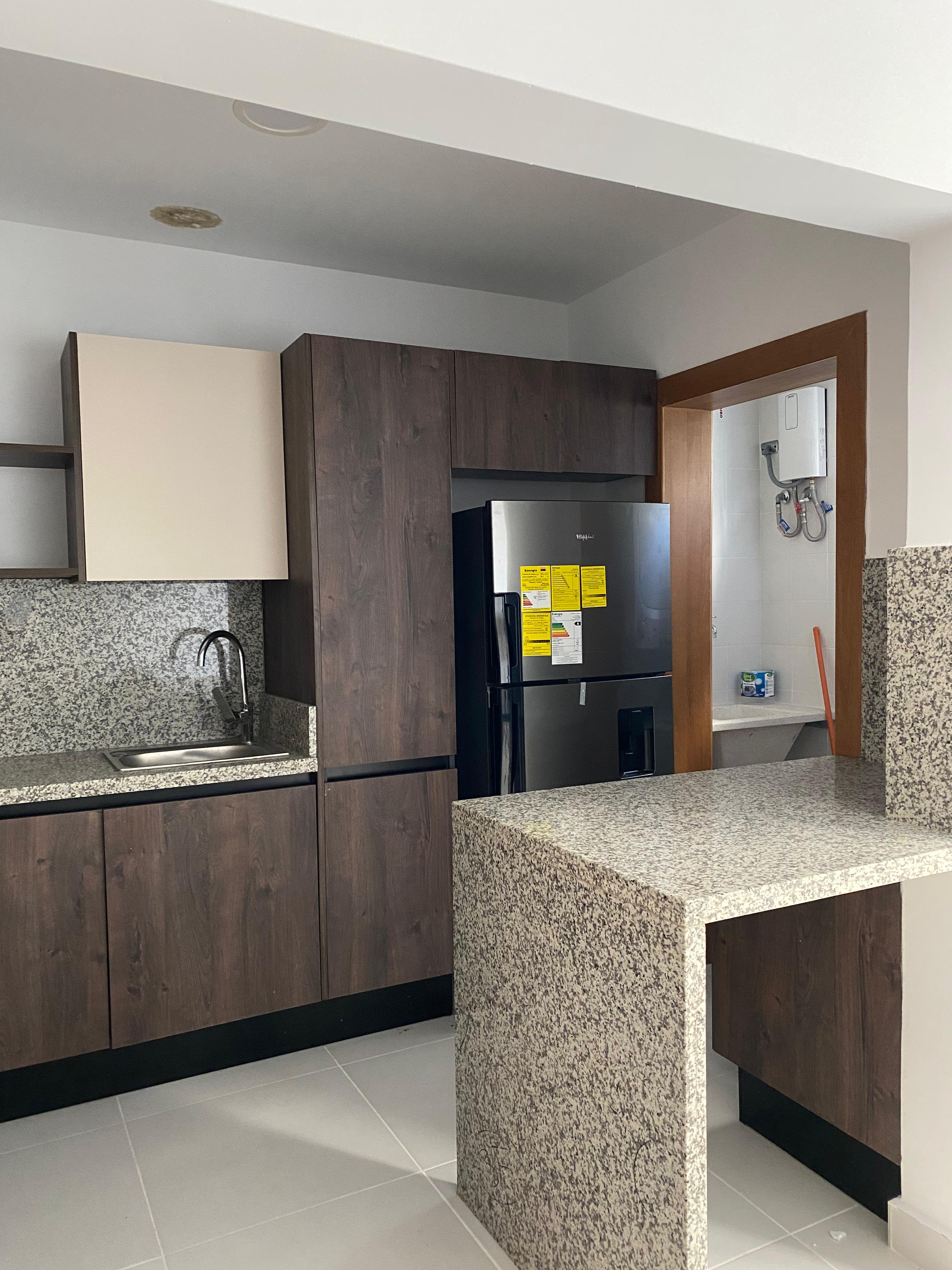 apartamentos - Apartamento semi-amueblado en Evaristo Morales 2