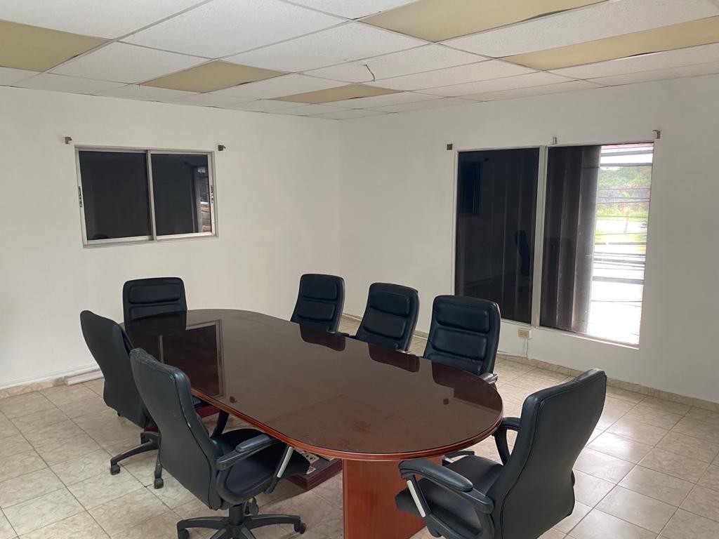 oficinas y locales comerciales - Se alquila local para estación de gas en Las Americas con oficinas 6