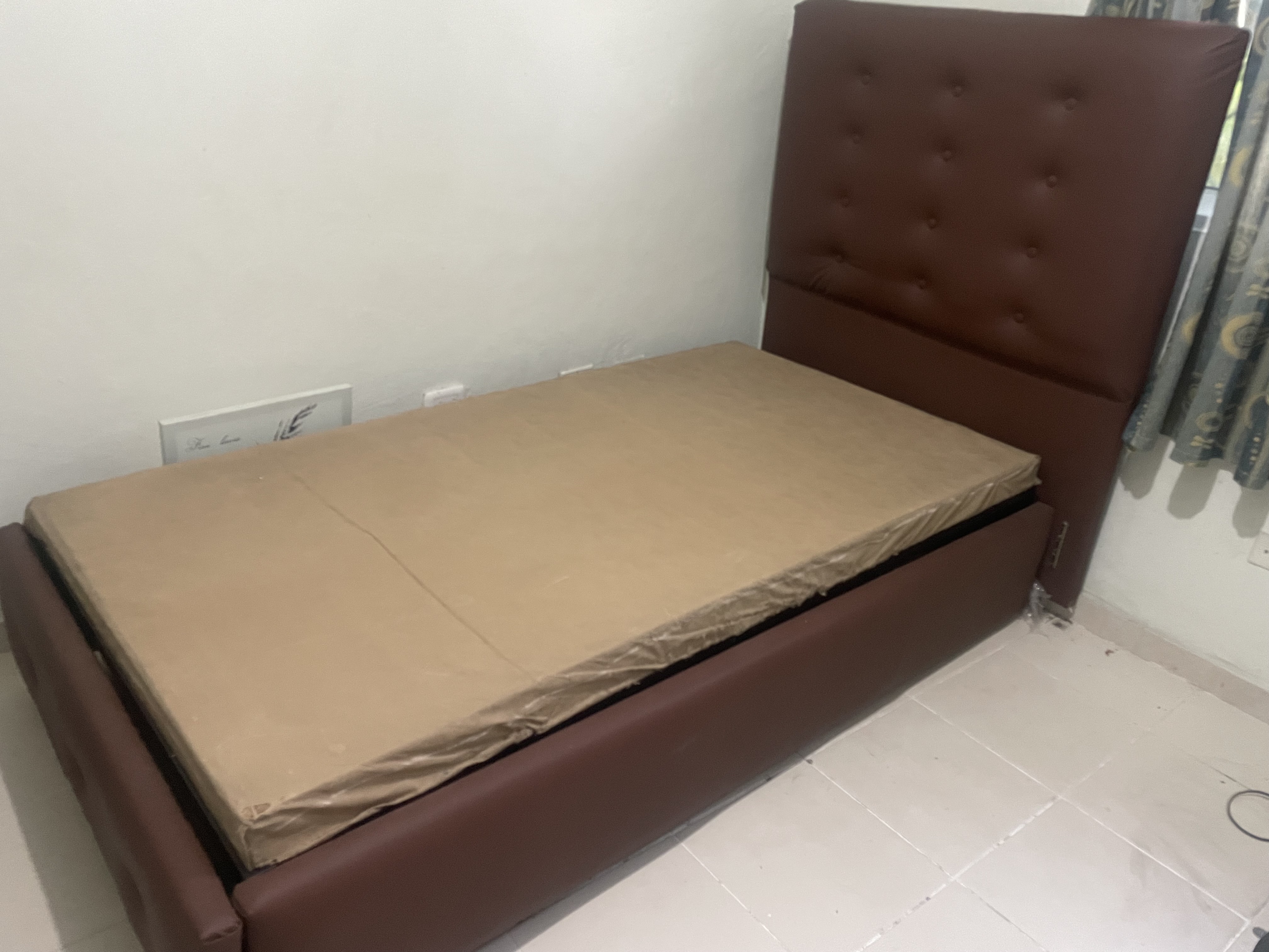 muebles y colchones - Cama twin, con refuerzo de base en hierro.

 0