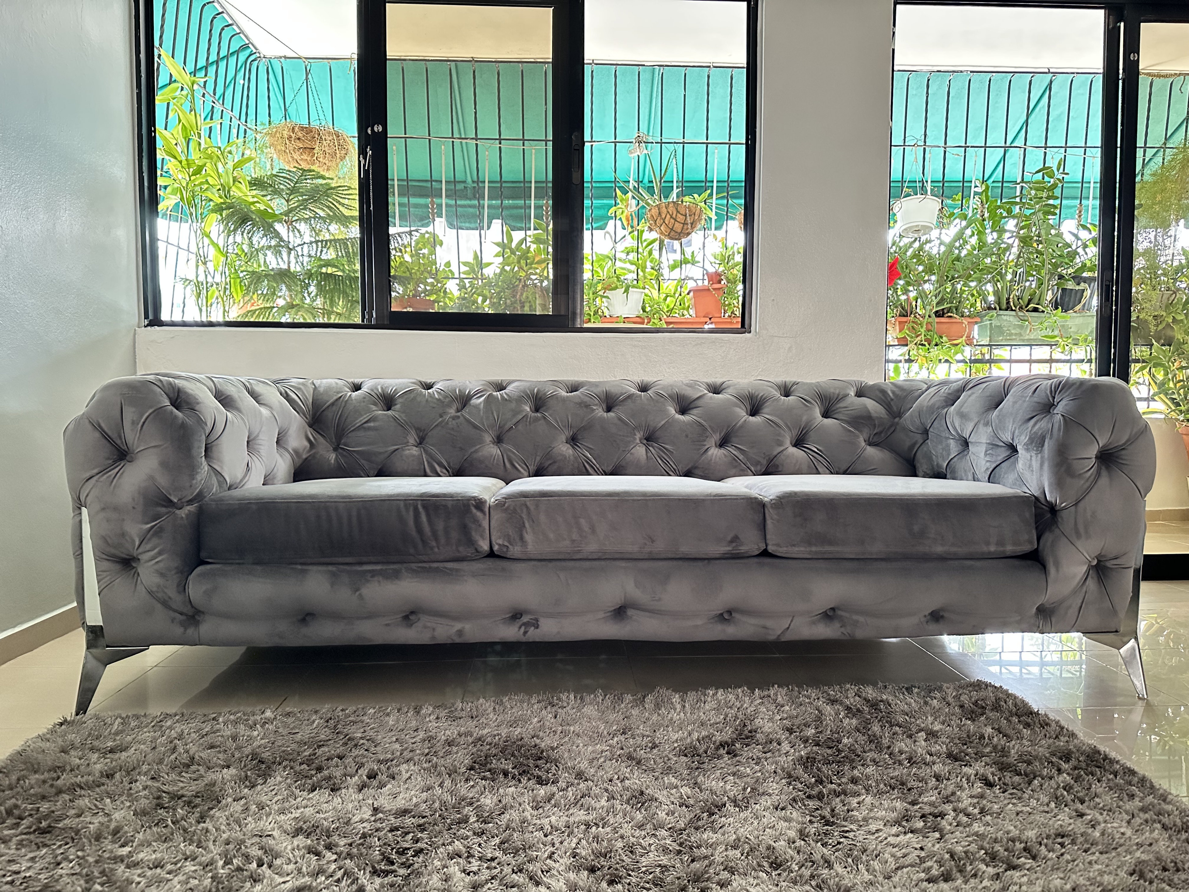 muebles y colchones - Sofá de Terciopelo Gris – Estilo Elegante y Moderno. Velvet Sofa By Everly Quinn 0