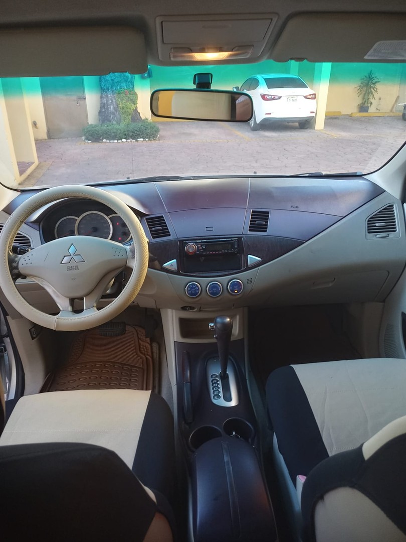 jeepetas y camionetas - Vendo Jeepeta Mitsubishi 2011 7