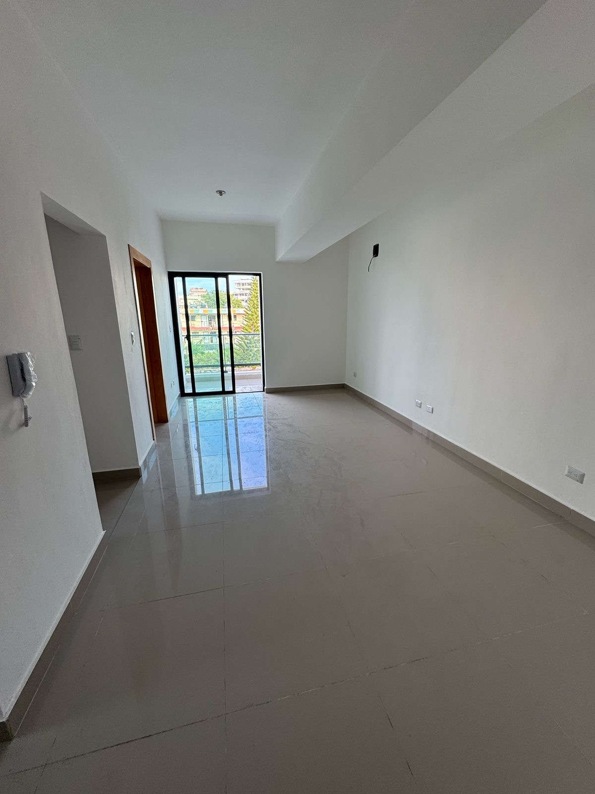 apartamentos - Vendo Miraflores piso 3 una hab 1.5 baños parqueo  4