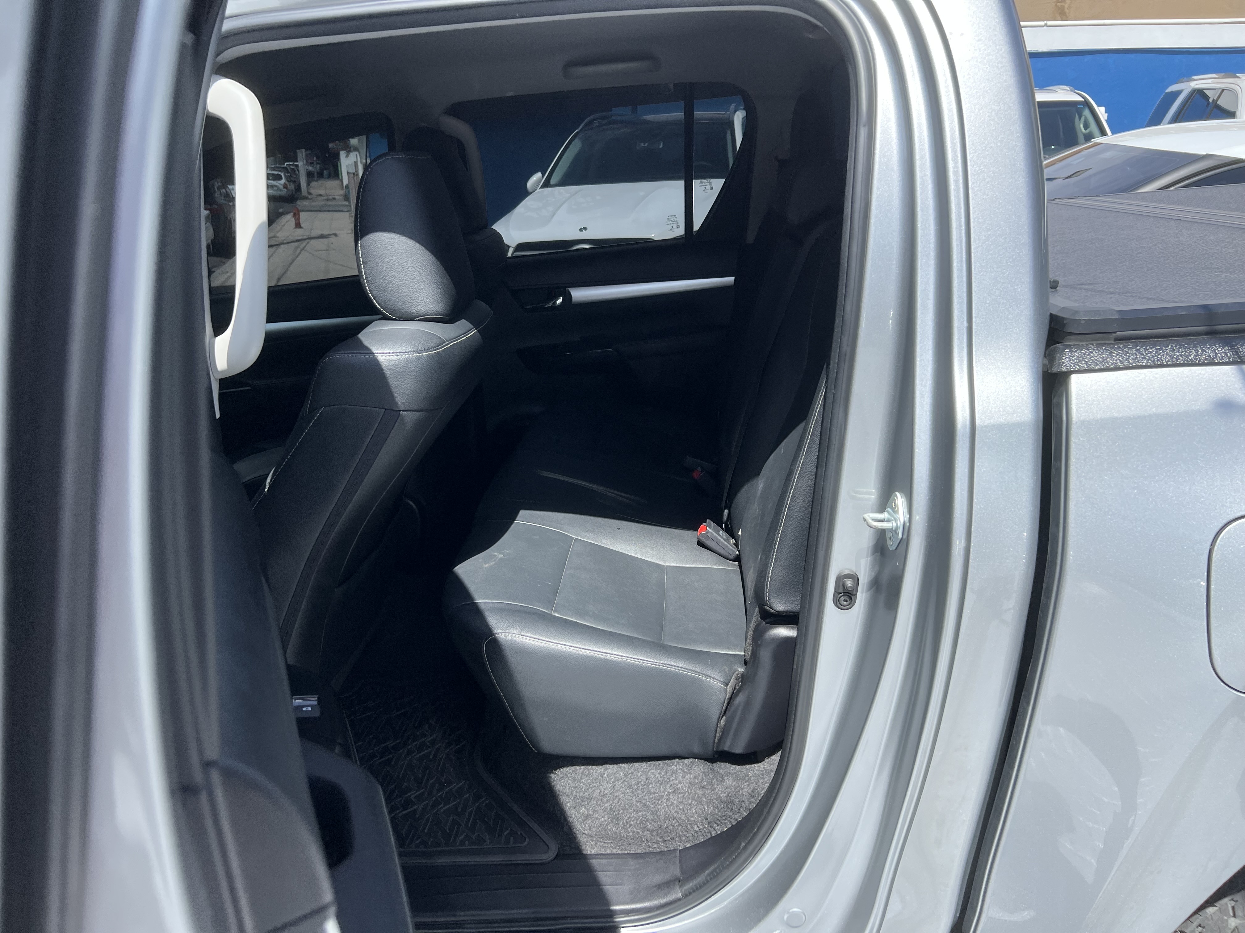 jeepetas y camionetas - Toyota Hilux SVR 2023 4x4 7