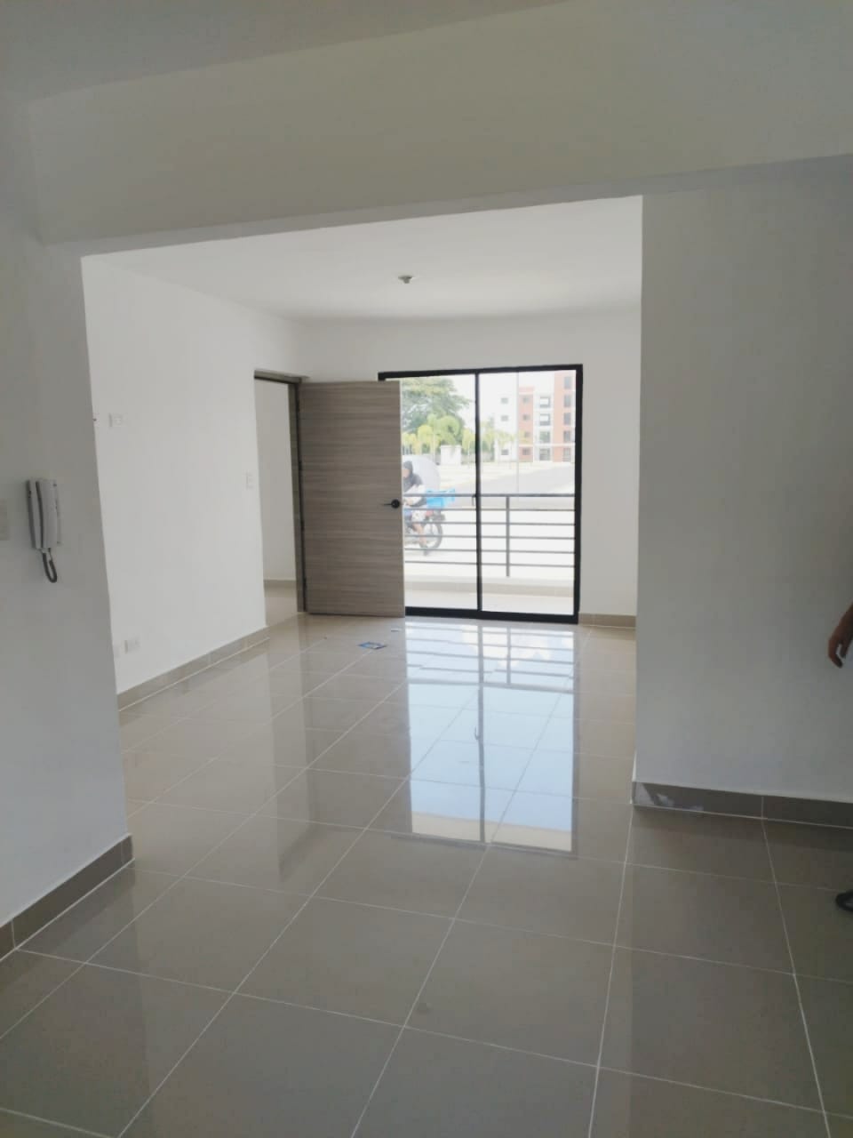 apartamentos - Se Vende Apartamento en Los Rieles (Primer Nivel). Precio US $103,000. 
 1