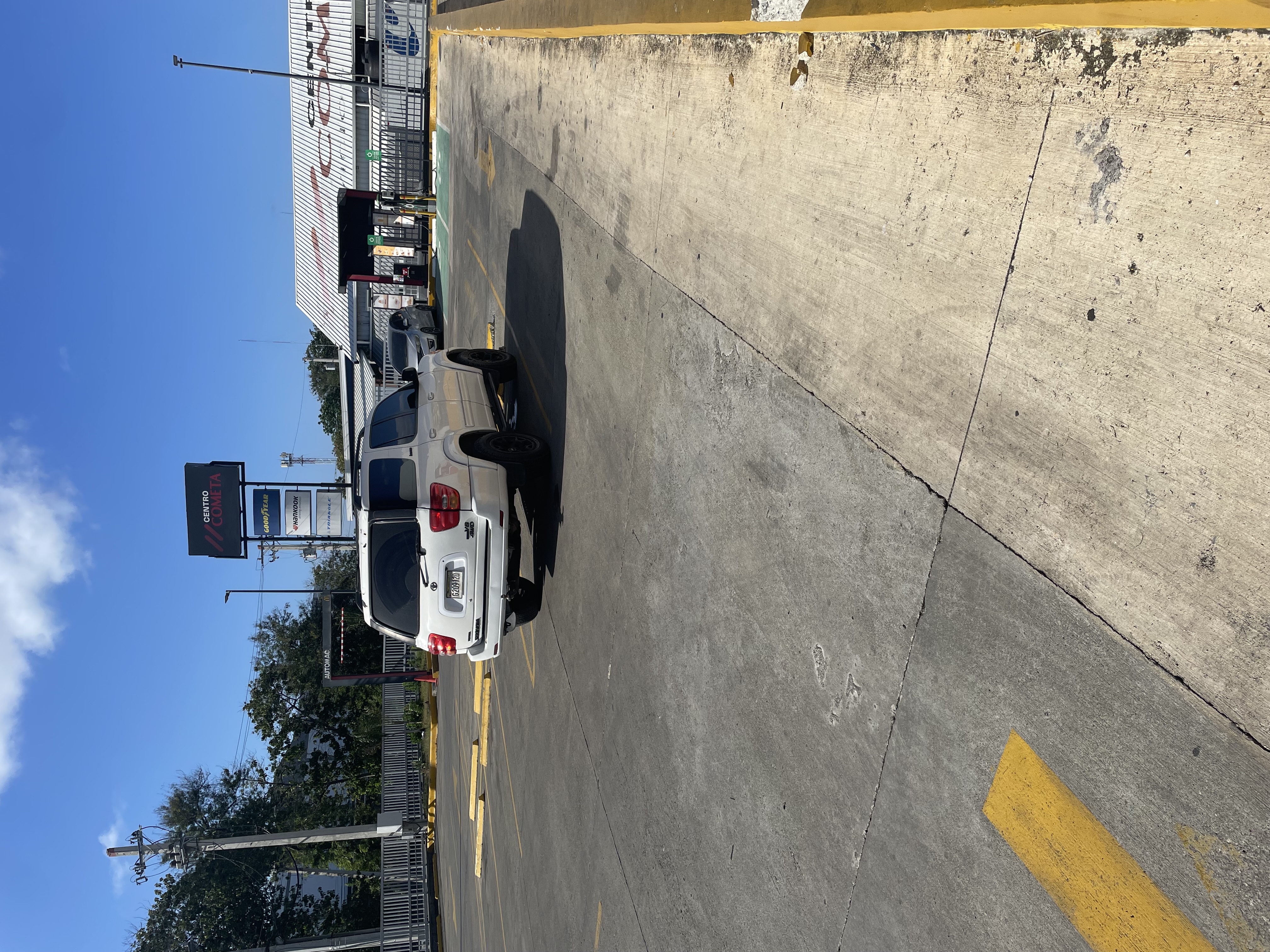 jeepetas y camionetas - Toyota sequoia 2001  8