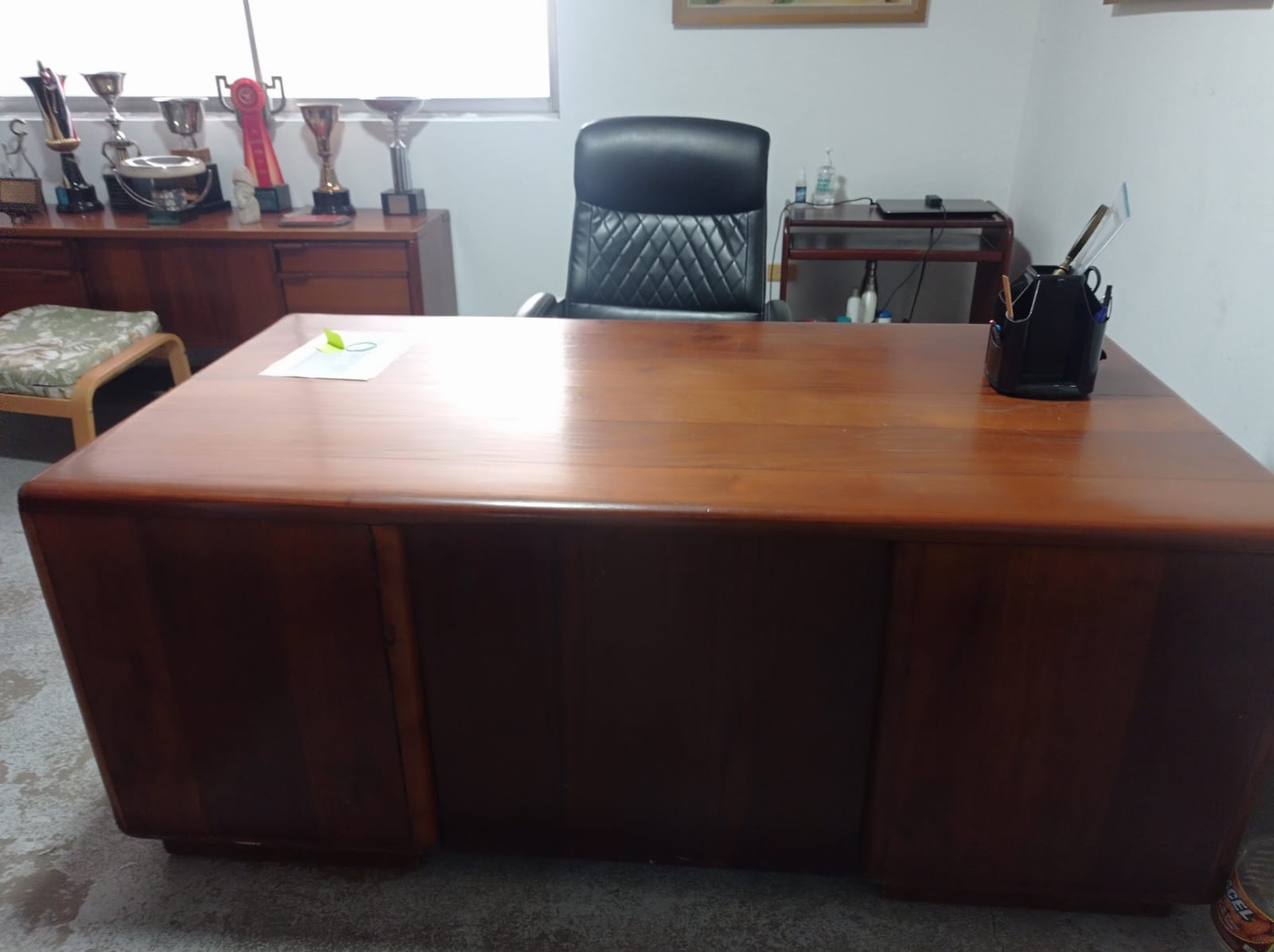 articulos de oficina - Escritorio ejecutivo en caoba 0