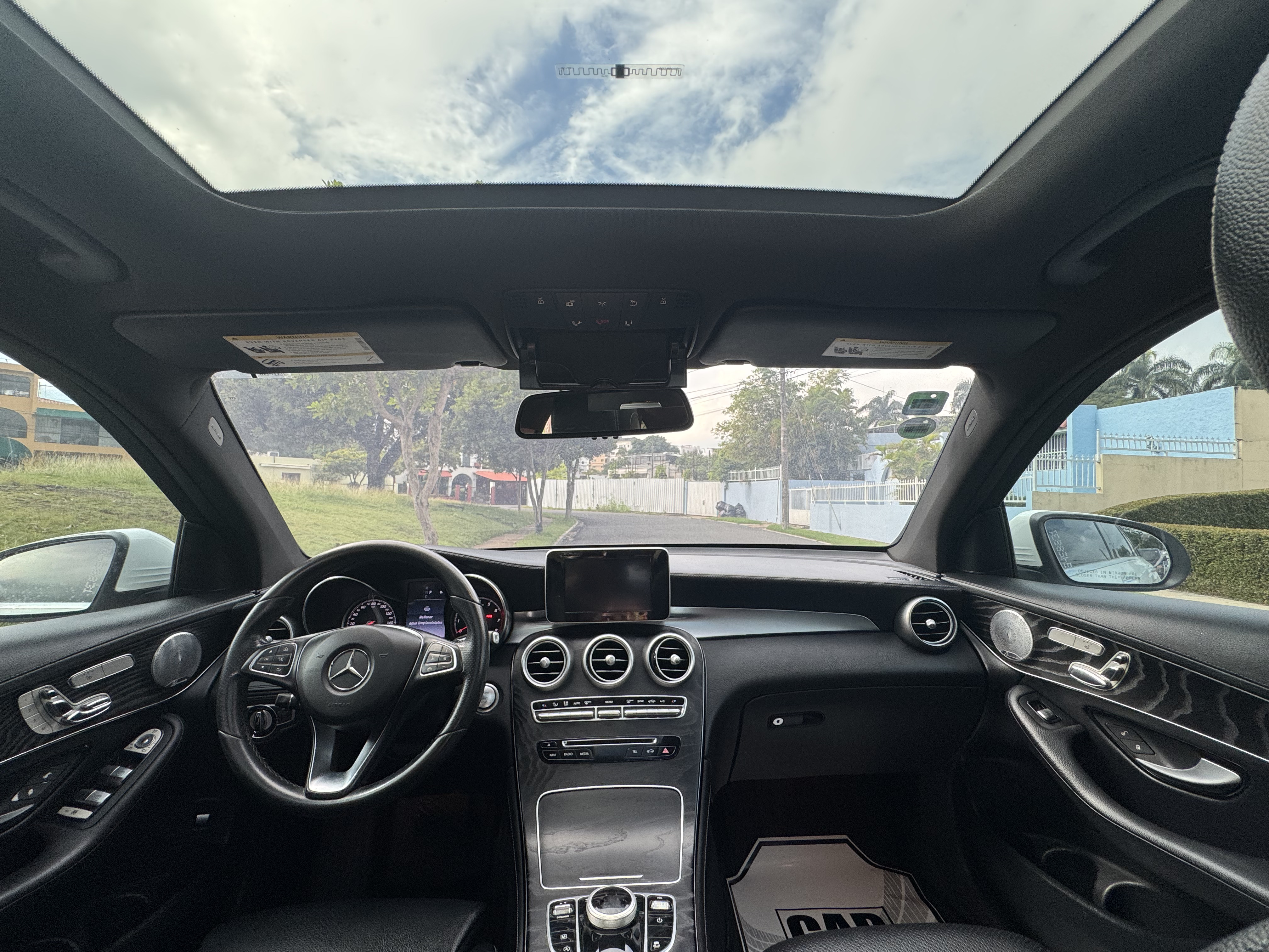 jeepetas y camionetas - Mercedes Benz GLC-300 2017 AMG, Unico Dueño en RD. 2