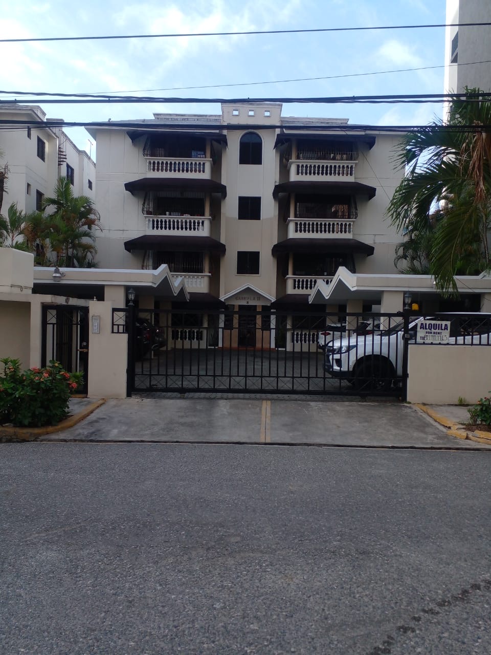 apartamentos - Se alquila apartamento semi amueblado en Paraiso 0