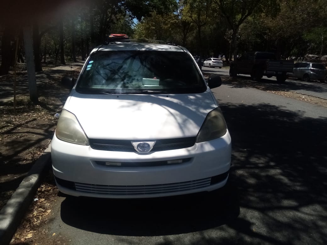 otros vehiculos - De venta Toyota Sienna 2004  4
