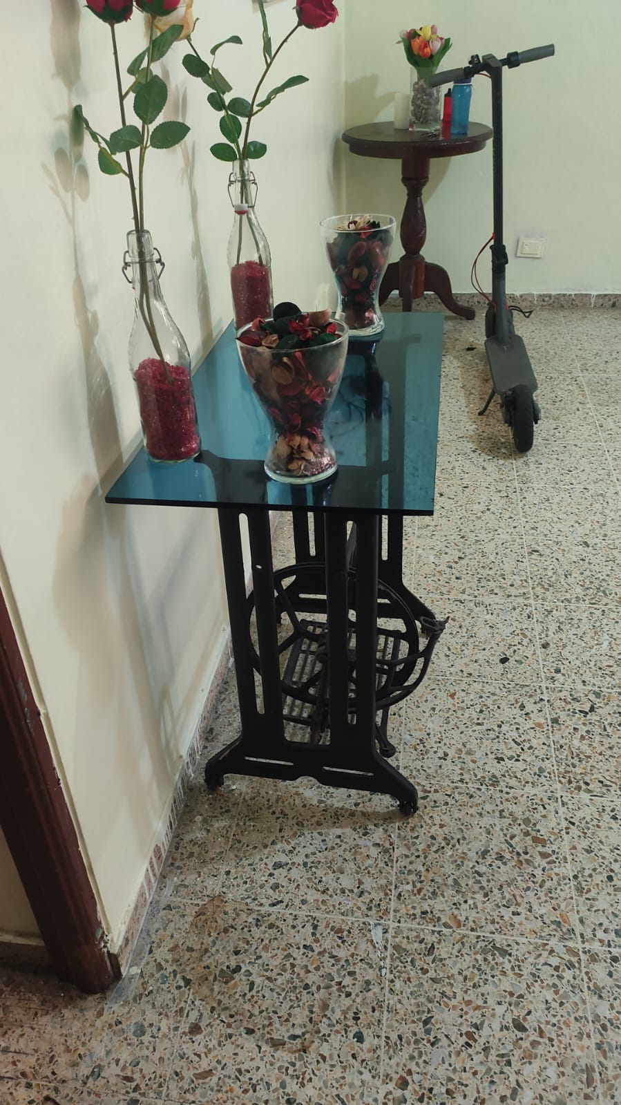 decoración y accesorios - Maquina de coser de mesa . 4