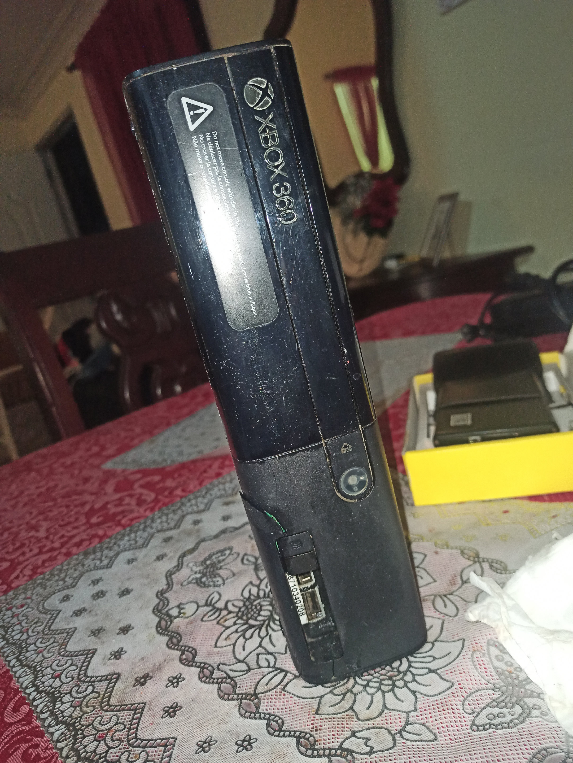 consolas y videojuegos - vendo Xbox 360 dos controles  2