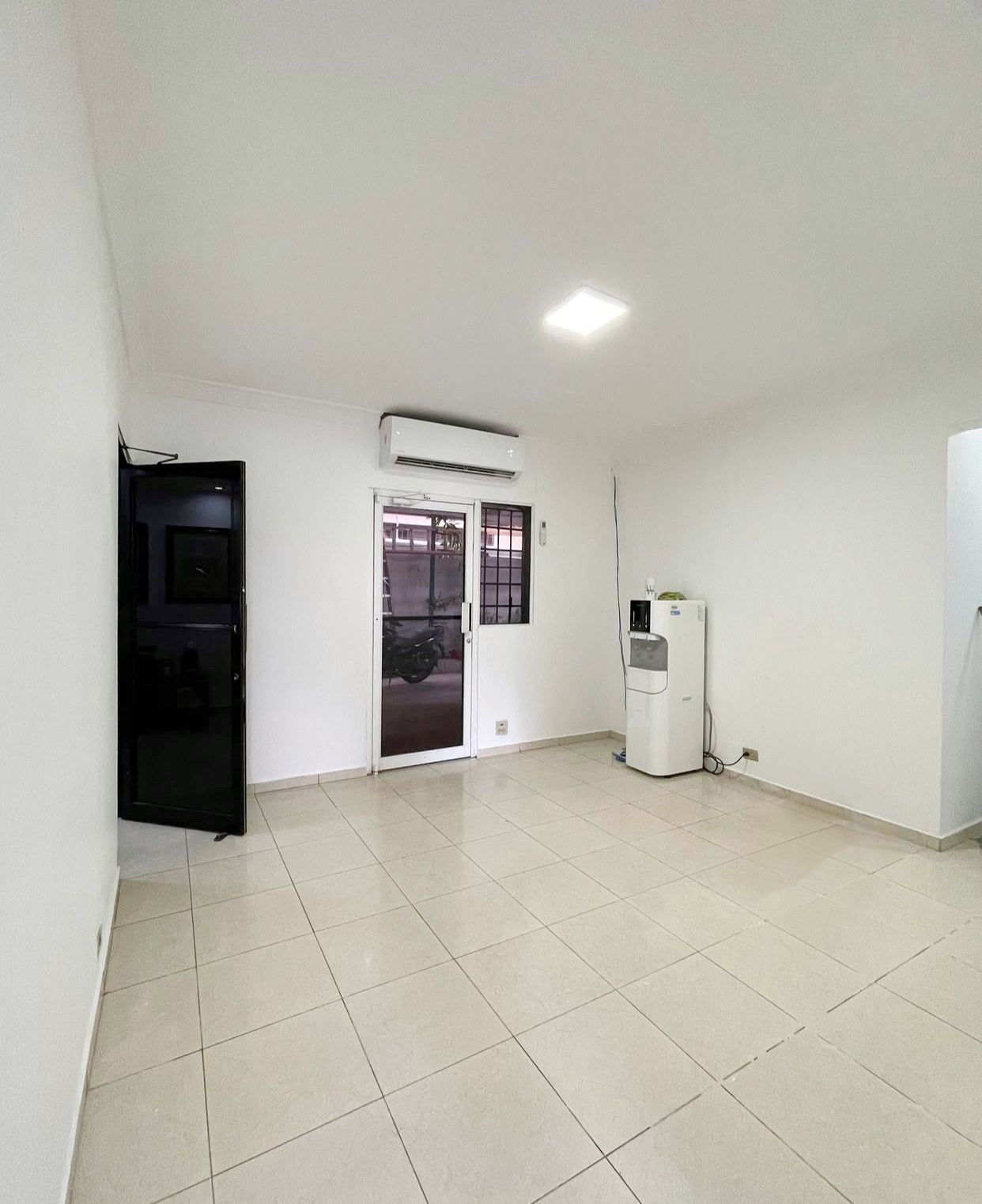 oficinas y locales comerciales - Local céntrico en los prados  4