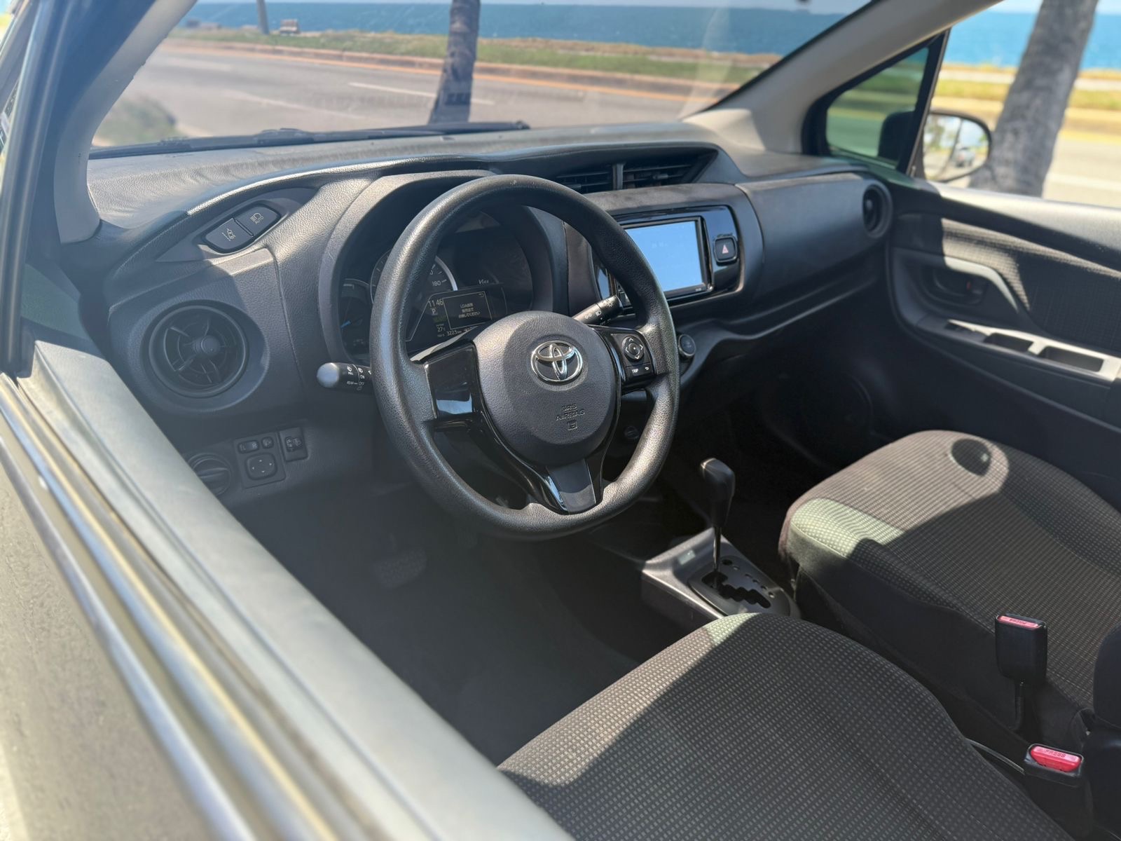 carros - Toyota Vitz 2018 4