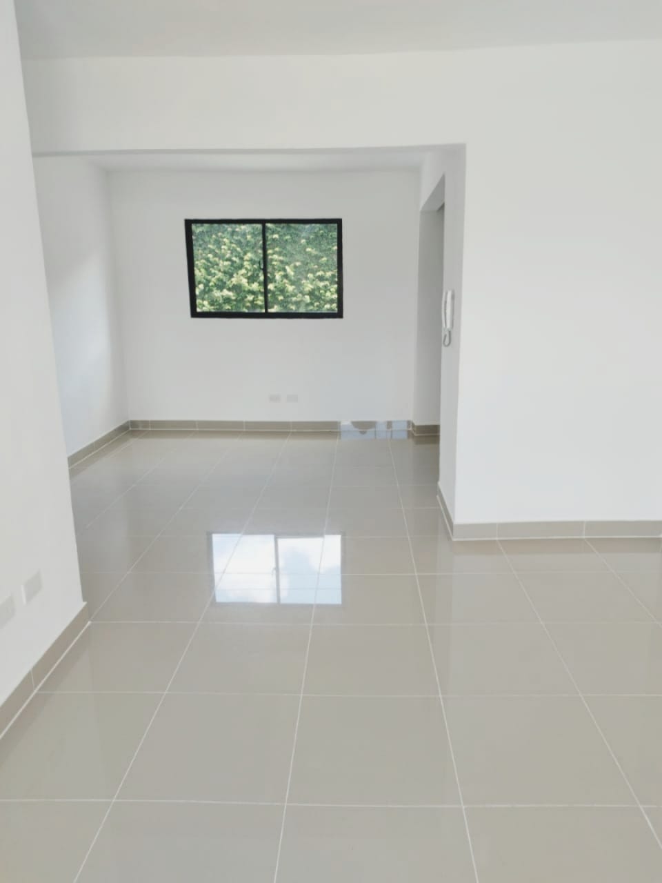 apartamentos - Se Vende Apartamento en Los Rieles (Primer Nivel). Precio US $103,000. 
 2