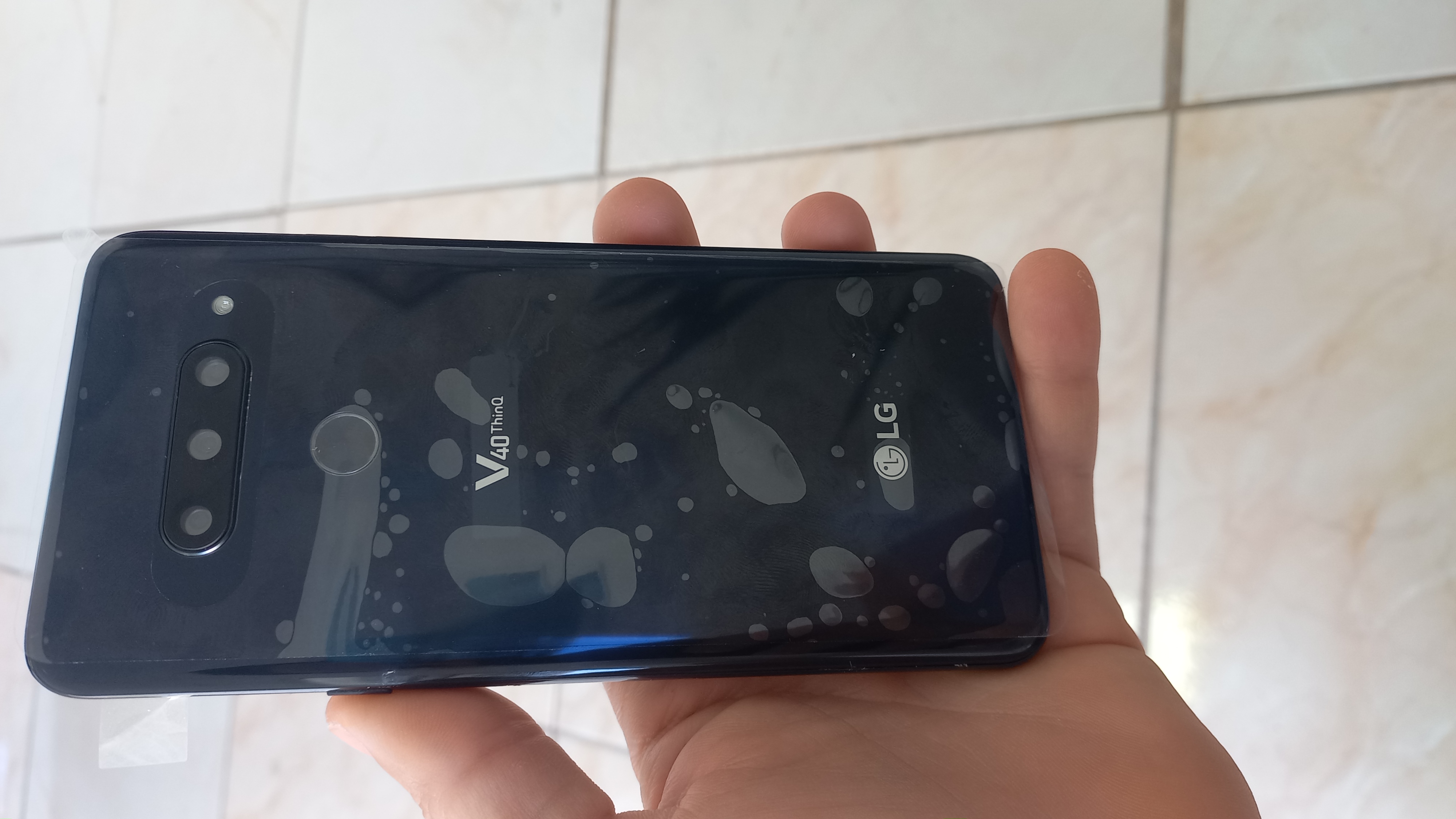 celulares y tabletas - LG  V40 Thinq 0