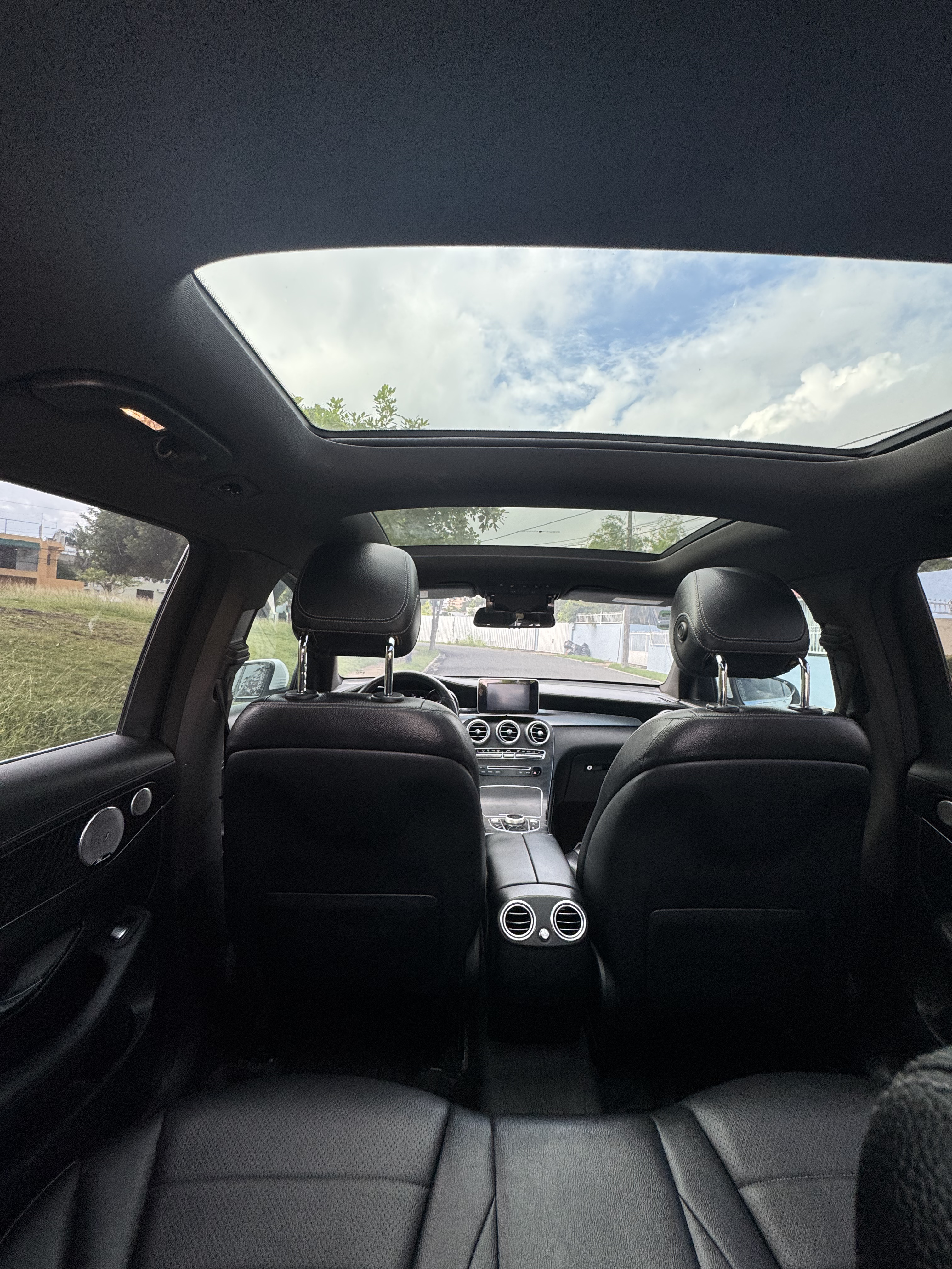 jeepetas y camionetas - Mercedes Benz GLC-300 2017 AMG, Unico Dueño en RD. 3