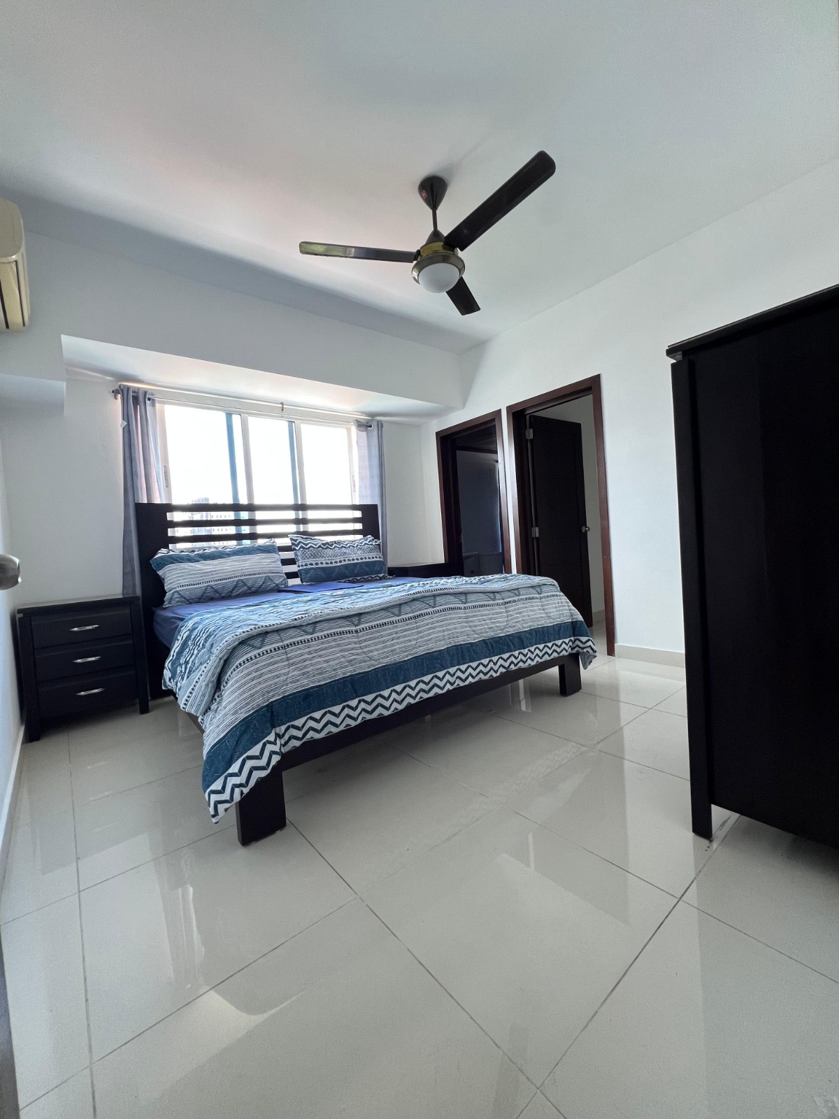 apartamentos - Alquiló amueblado en naco piso alto dos hab 2.5 ba 4