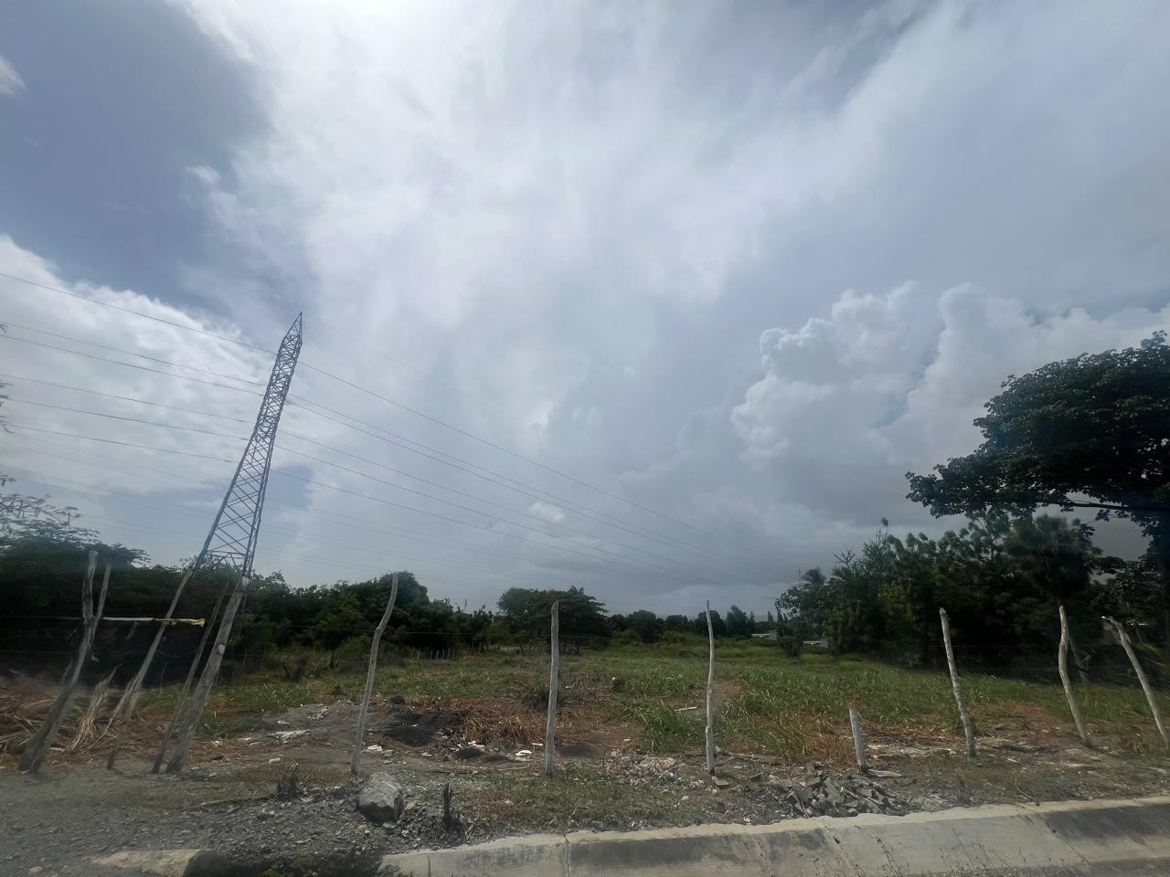 solares y terrenos - Terreno en Venta 7,982 en Ave Hispanoamericana  0