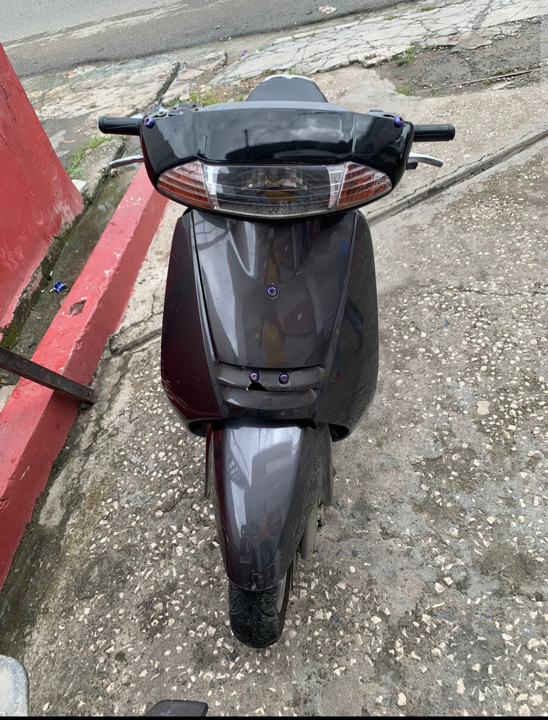 motores y pasolas - Honda lead 100 gris 0