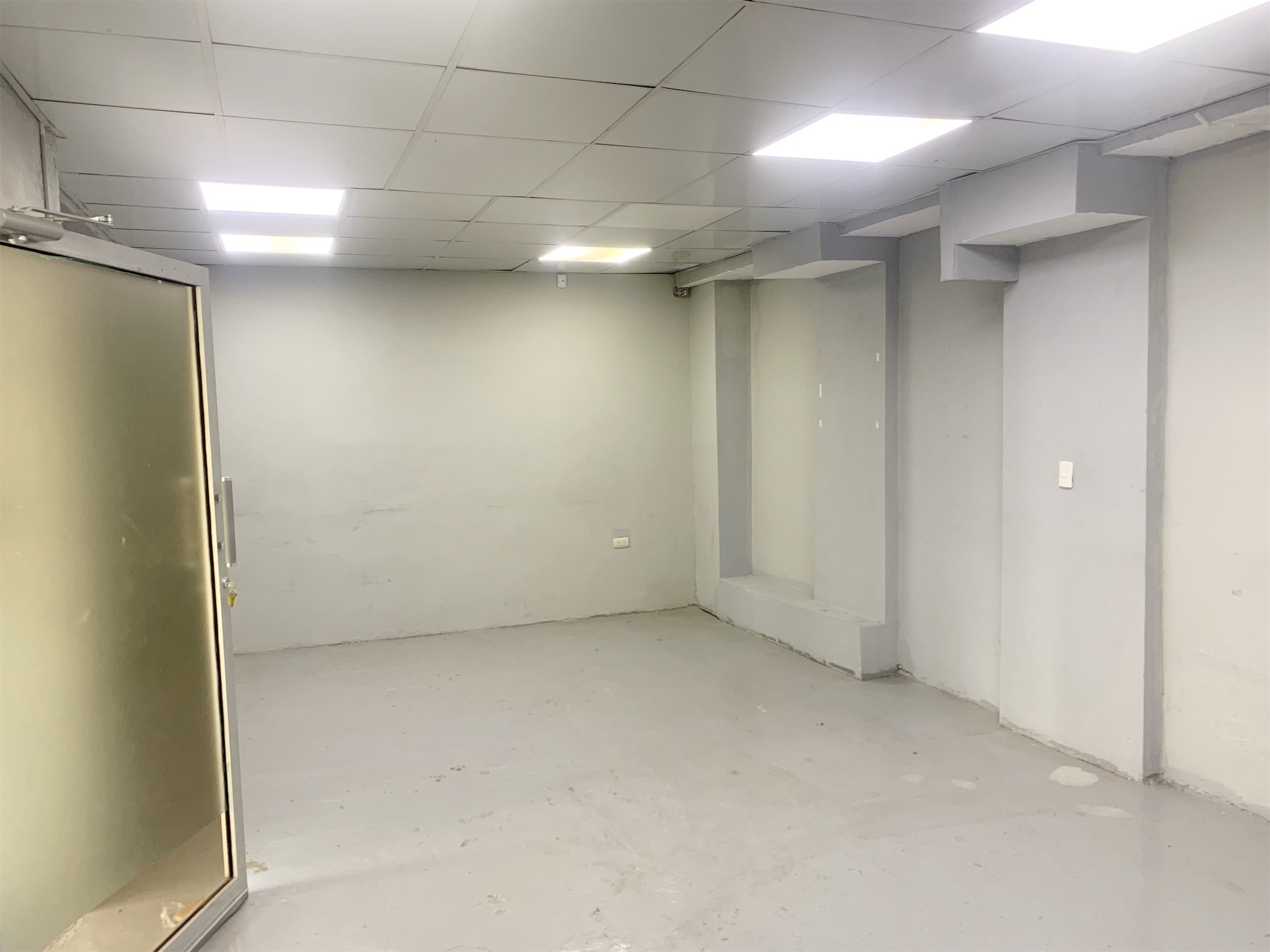 oficinas y locales comerciales - Local comercial en el Millon 7