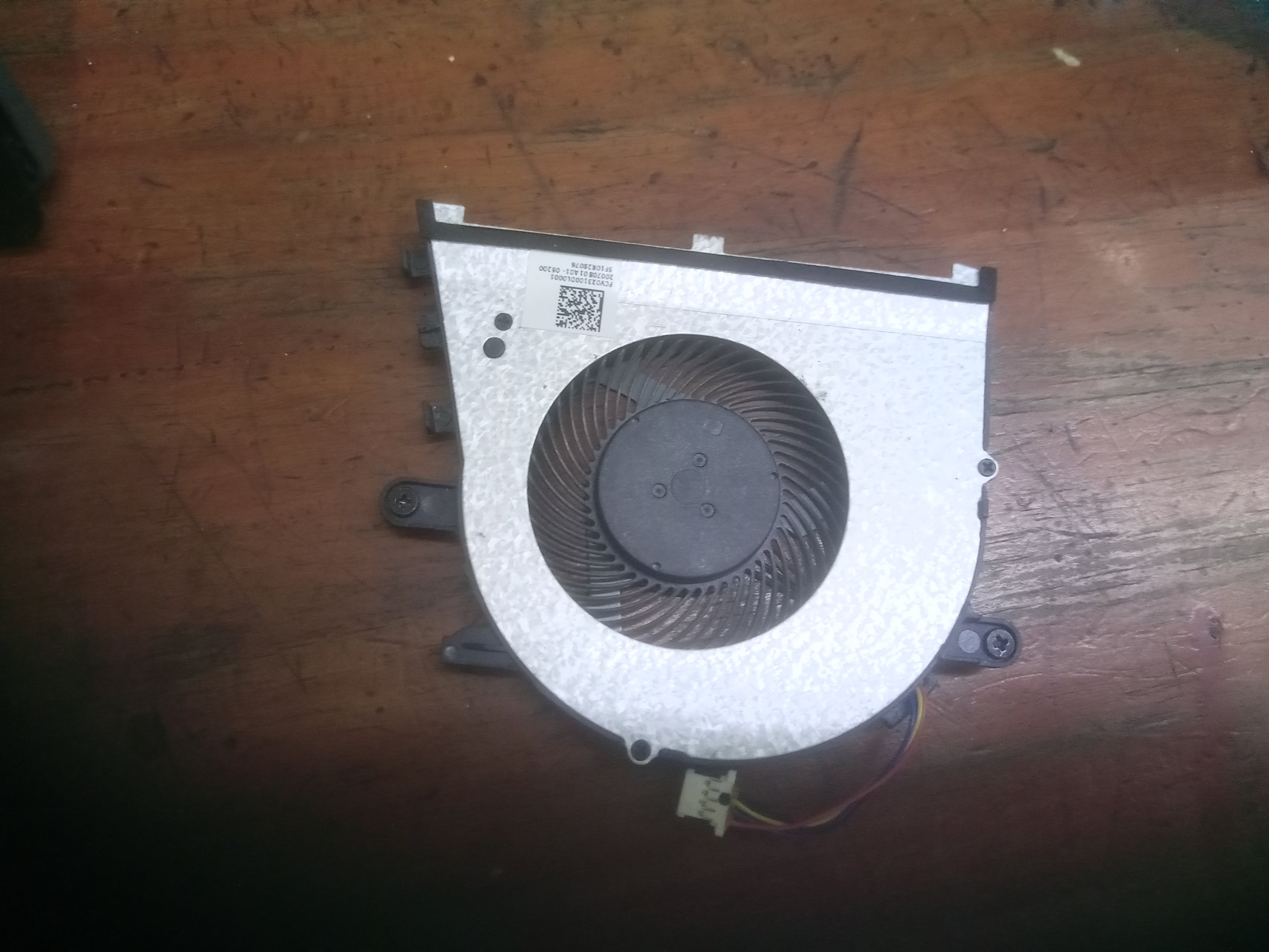 computadoras y laptops - se vende piezas de  laptop Lenovo, quemadora, abanico, batería,pantalla y mas 2