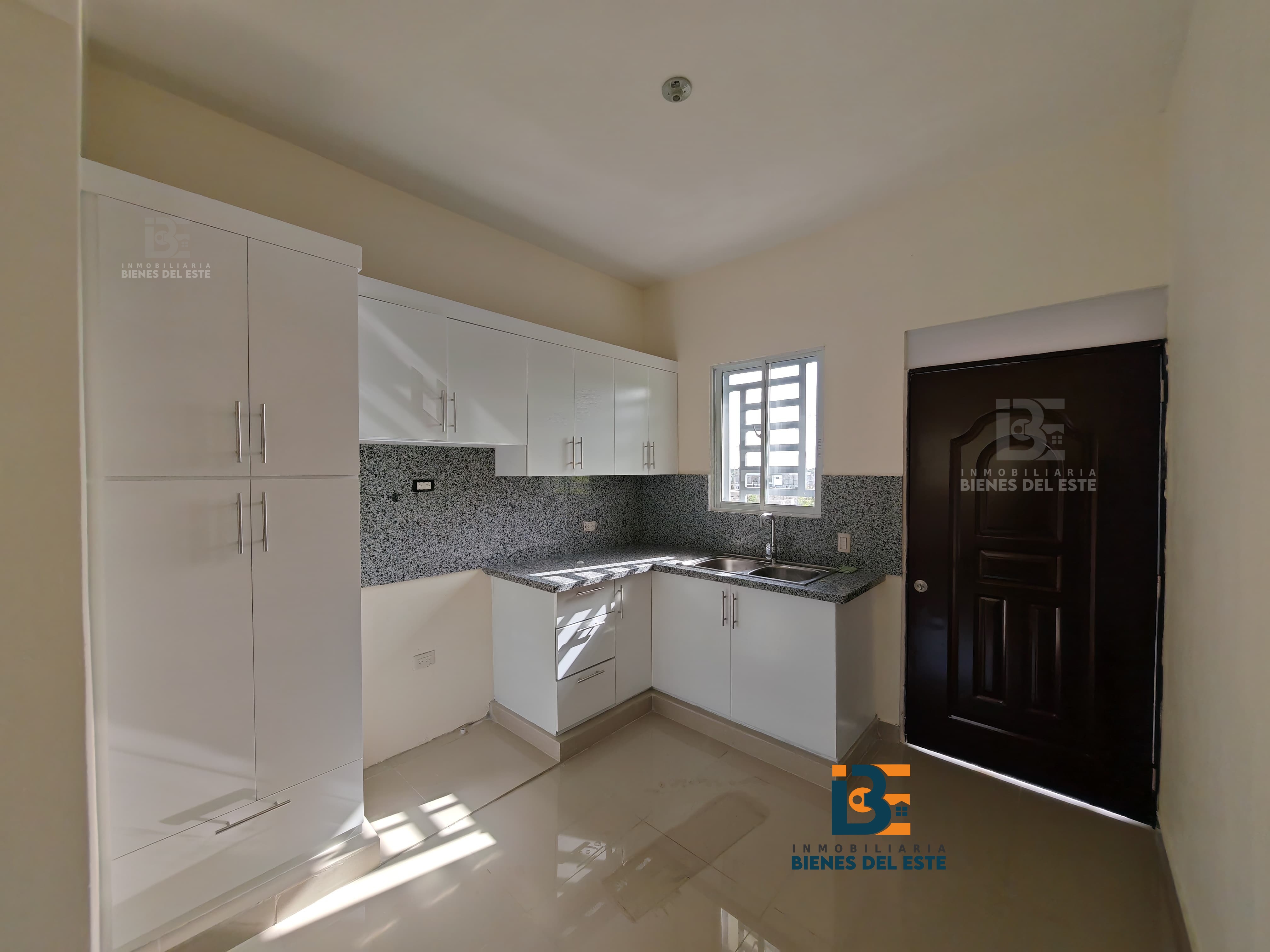 casas - Se Vende Vivienda Nueva, con mucho Patio en SPM. 3