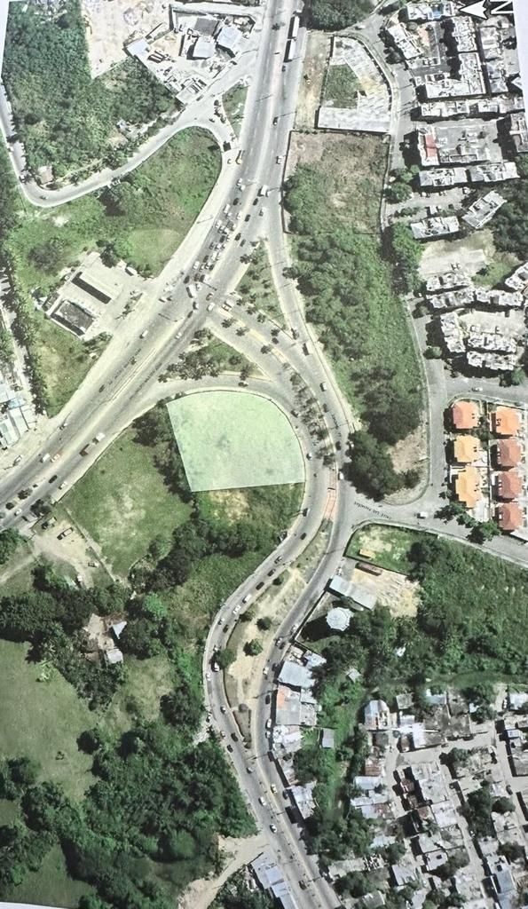 solares y terrenos - Solar en la Jacobo Majluta de 3,000m2 0
