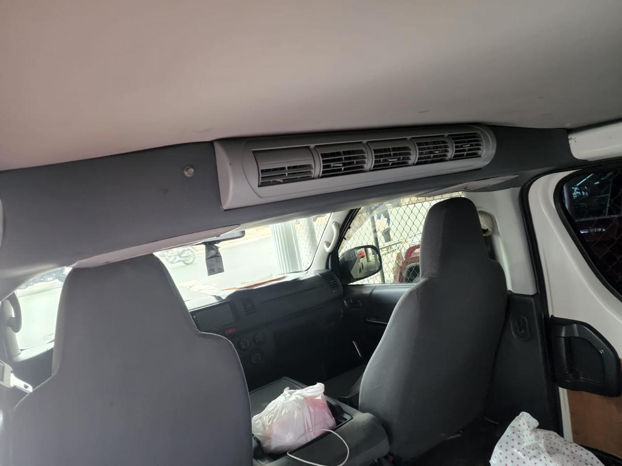 camiones y vehiculos pesados - Toyota HIACE 6