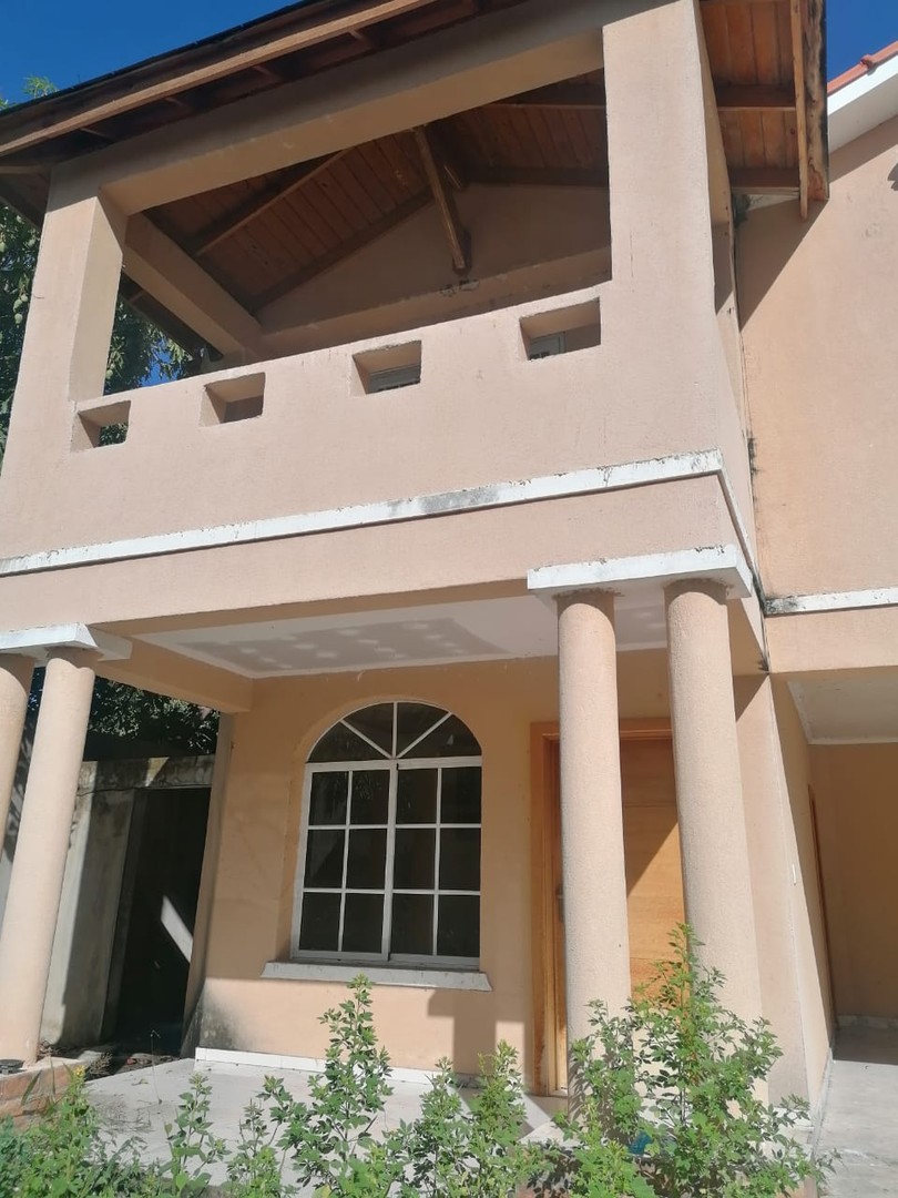casas - Se vende casa en San Isidro residencial cerrado cerca del supermercado Bravo 2