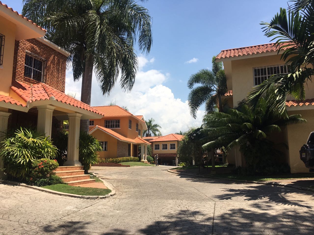 casas - Se vende hermosa casa en Arroyo Hondo II 2
