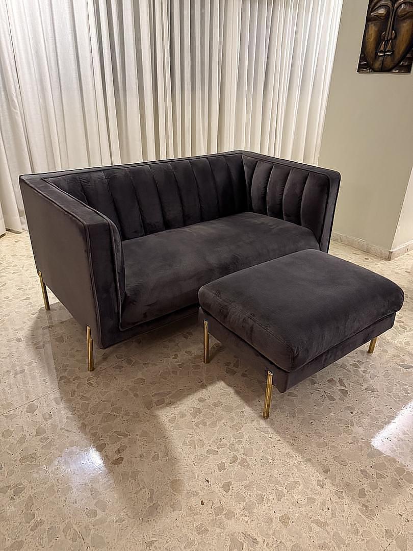 muebles y colchones - Sofá de dos plazas con ottoman 1