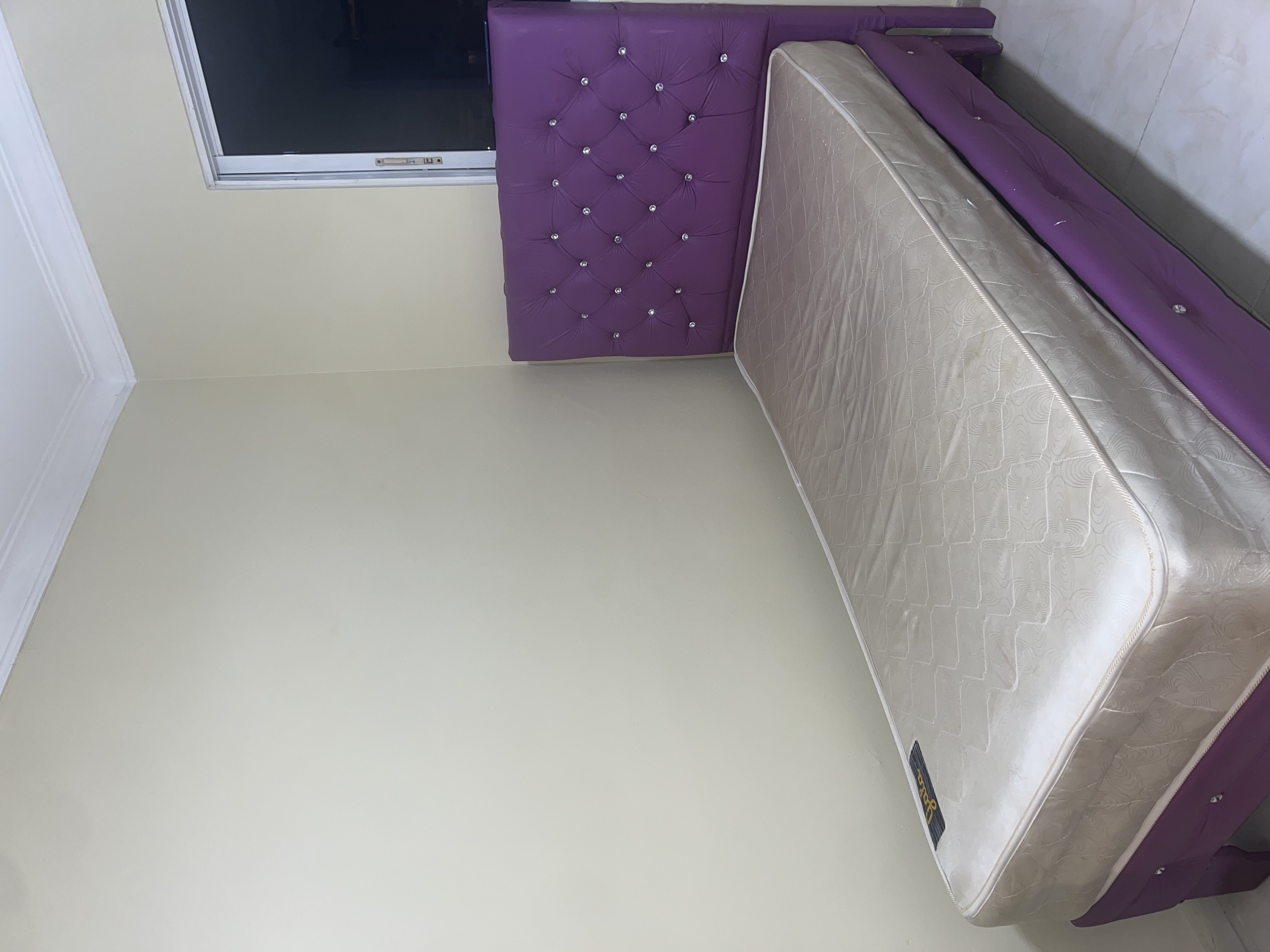 muebles y colchones - cama twin
incluye colchón
precio negociable  2