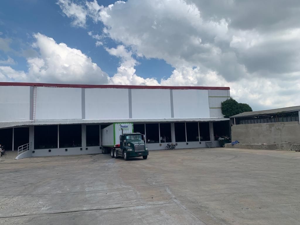 oficinas y locales comerciales - Nave en venta en Los Peralejos de 8,000m2 de construccion 4