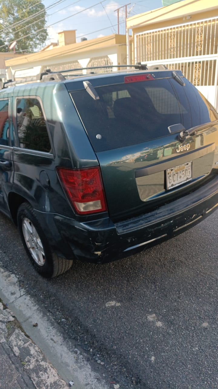 jeepetas y camionetas - Se vende Jeep Grand Cherokee  2