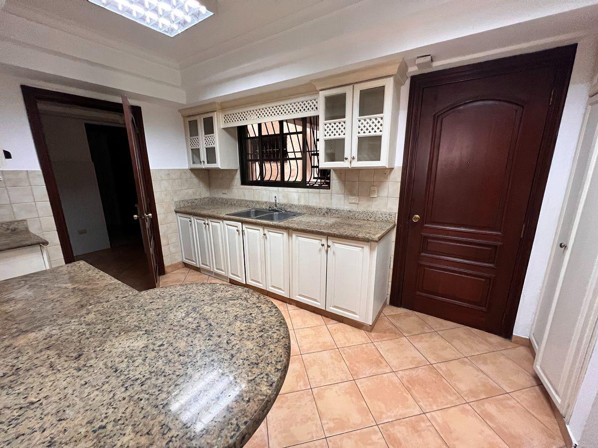 apartamentos - Alquilo Apto. de 3 hab. + estudio en Los Cacicazgos 7