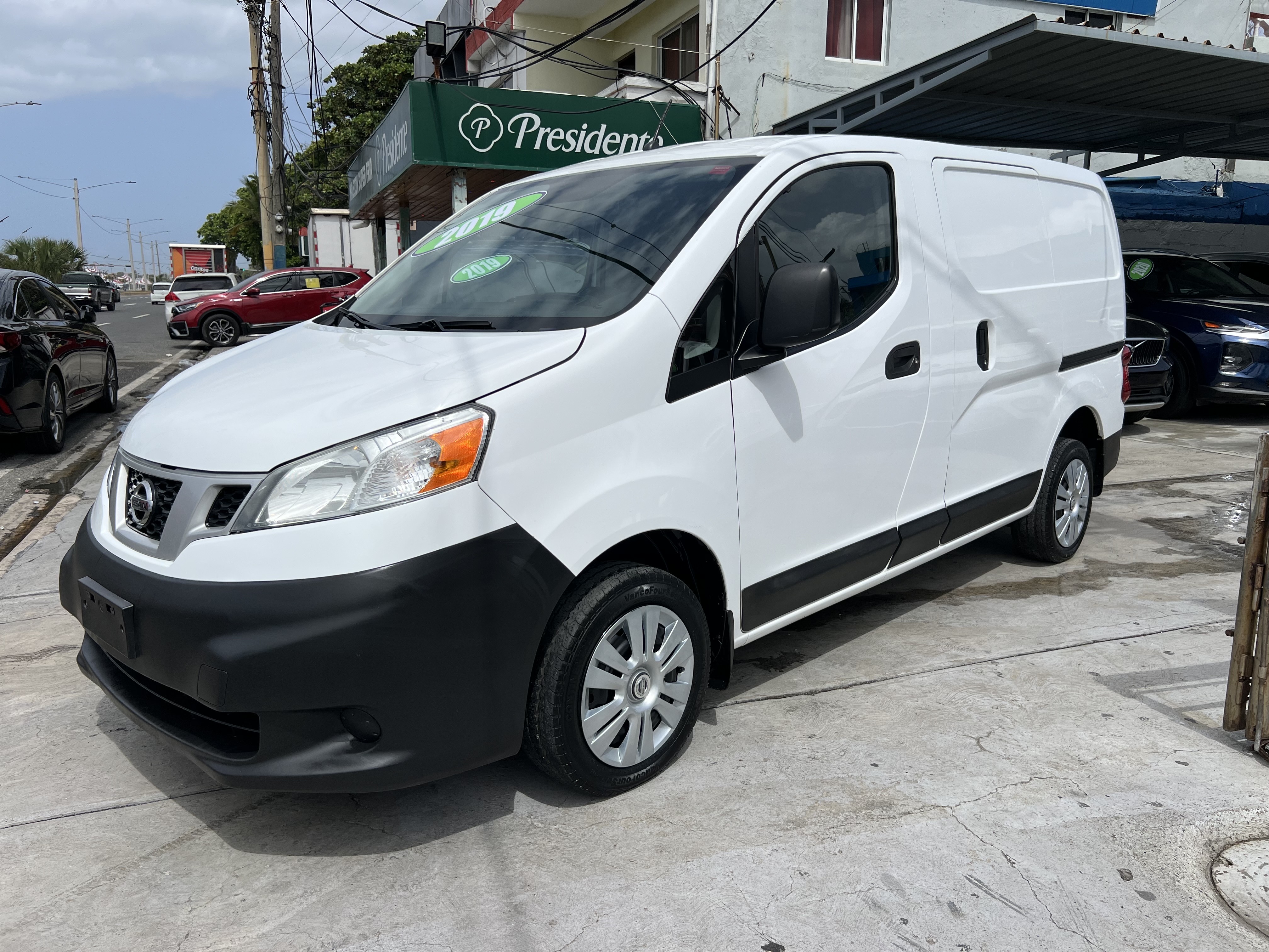 jeepetas y camionetas - Nissan NV200 2019 0