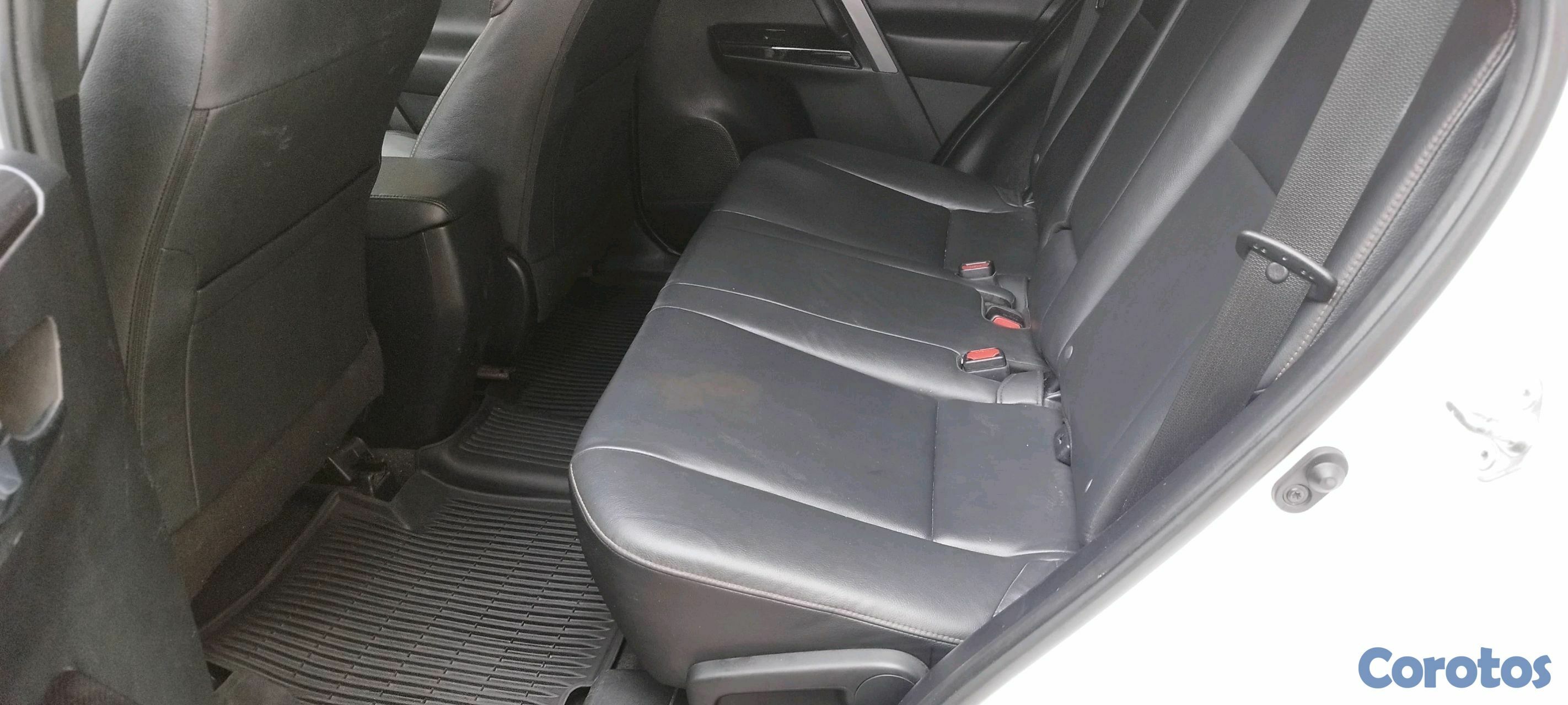 jeepetas y camionetas - Toyota rav4 2017 se 8