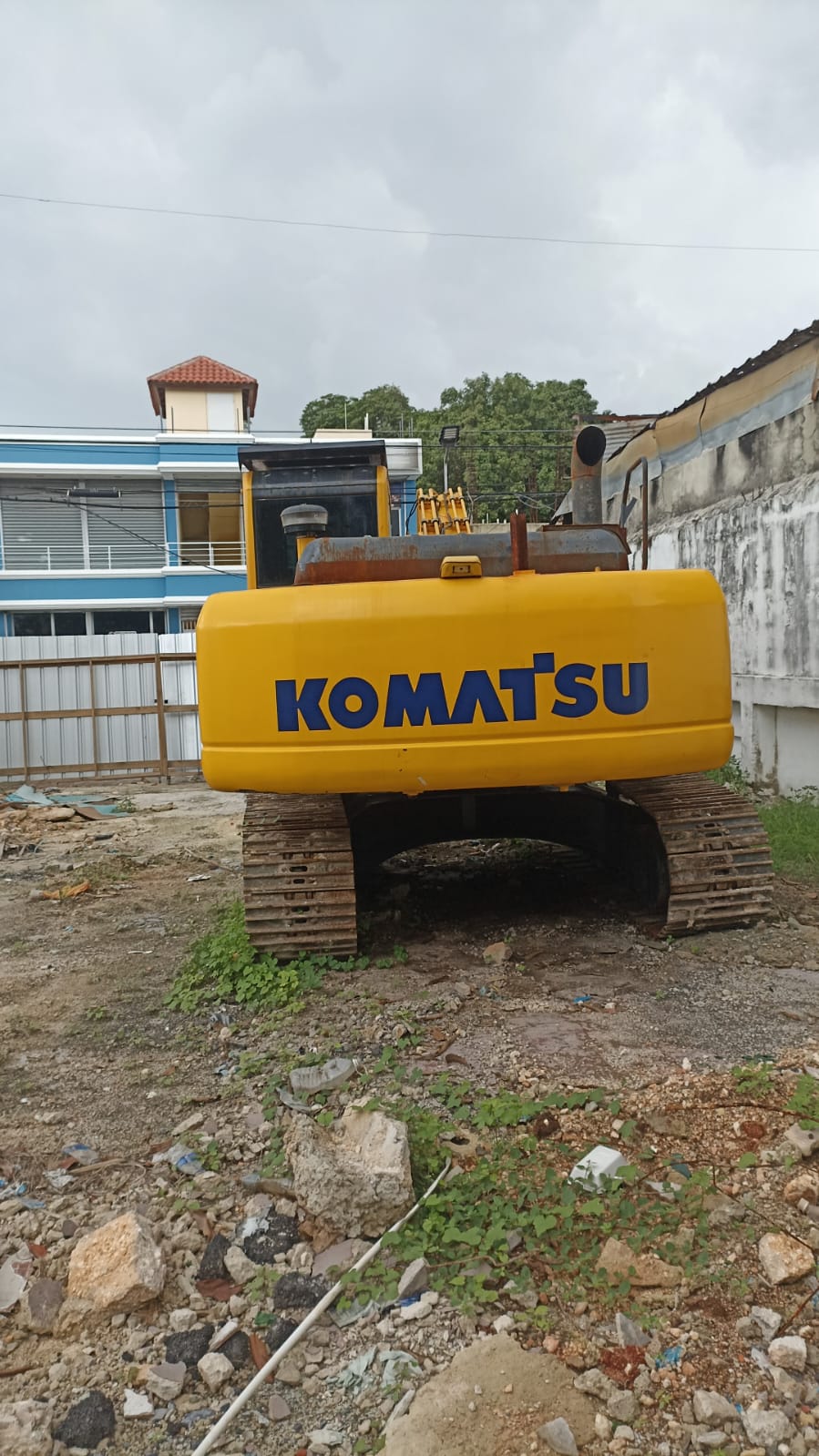camiones y vehiculos pesados - Komatsu pc220 excavadora en venta  7