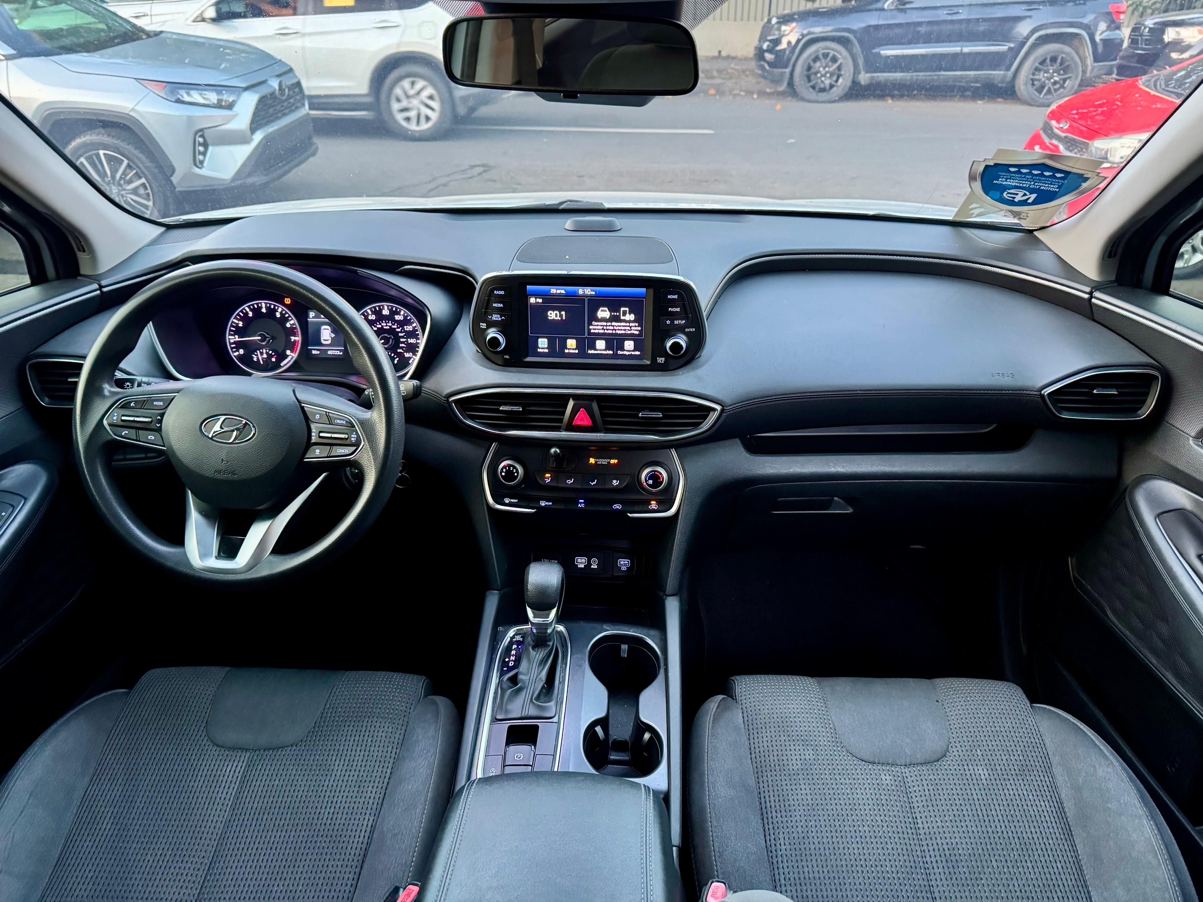 jeepetas y camionetas - Hyundai Santa Fe 2019 SE  4