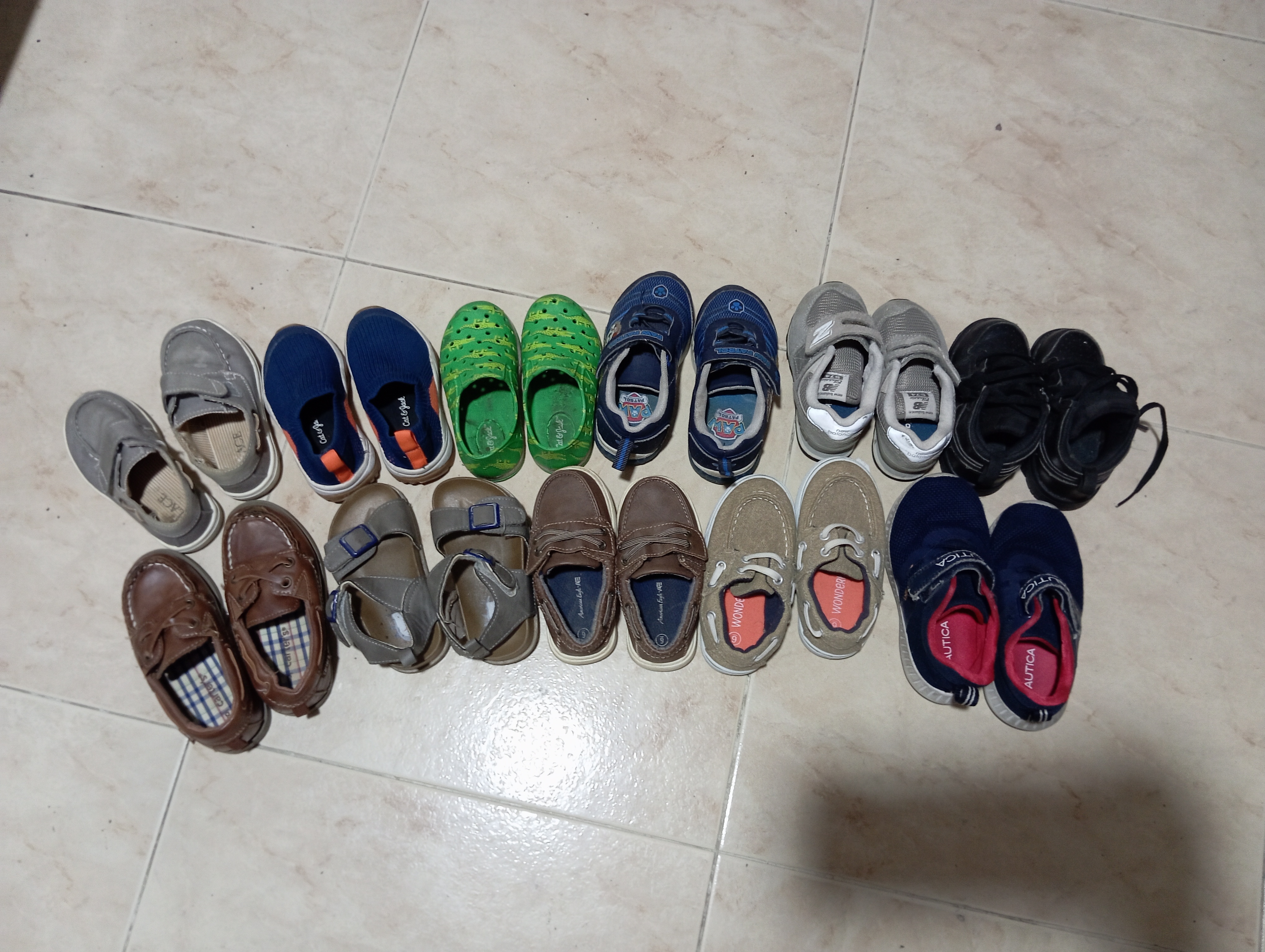 ropa y zapatos - Vendo 11 pares de zapatos size #6 a #9 