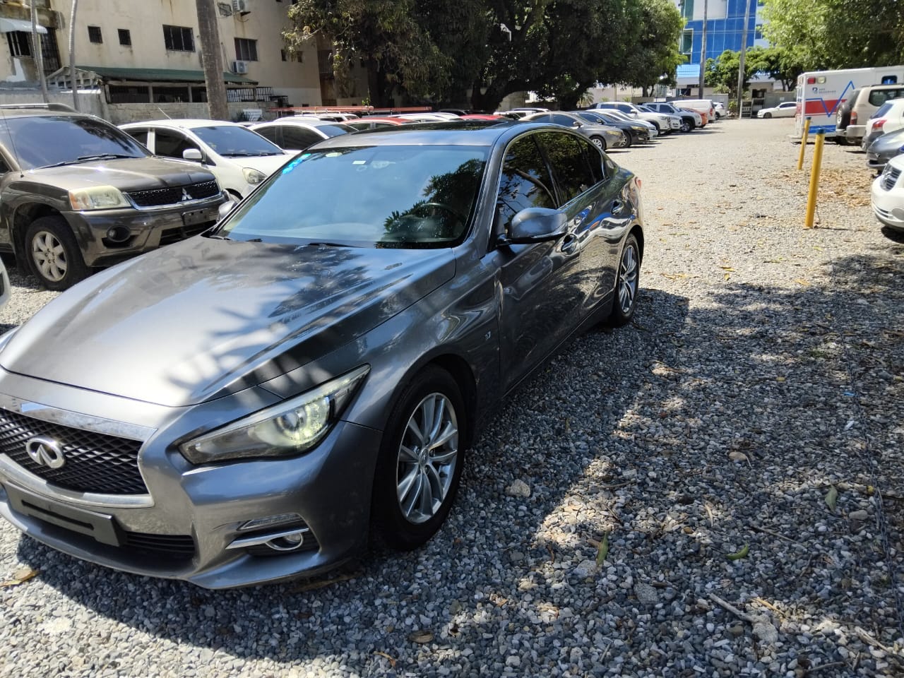 carros - INFINITI Q50 1