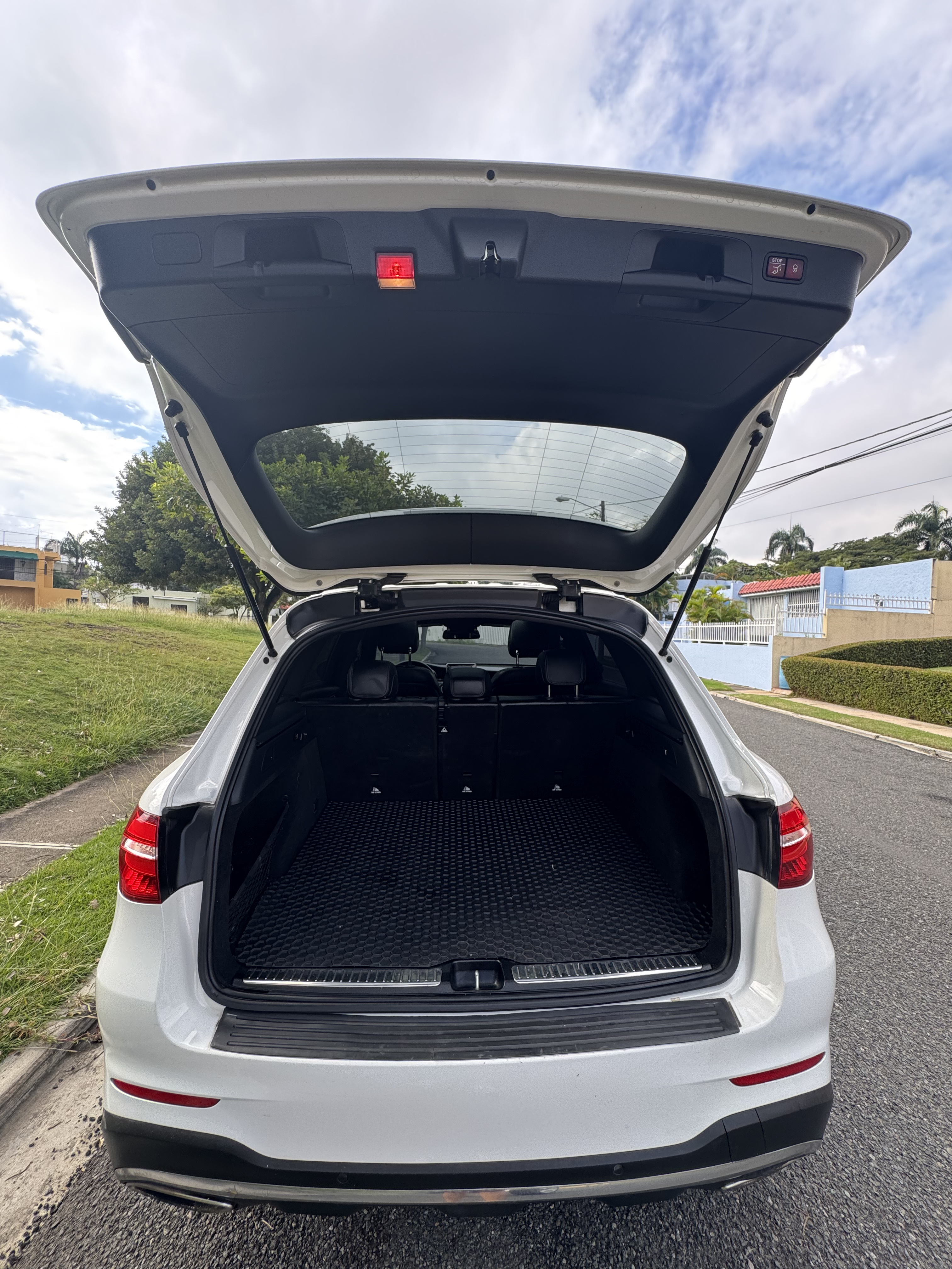 jeepetas y camionetas - Mercedes Benz GLC-300 2017 AMG, Unico Dueño en RD. 5