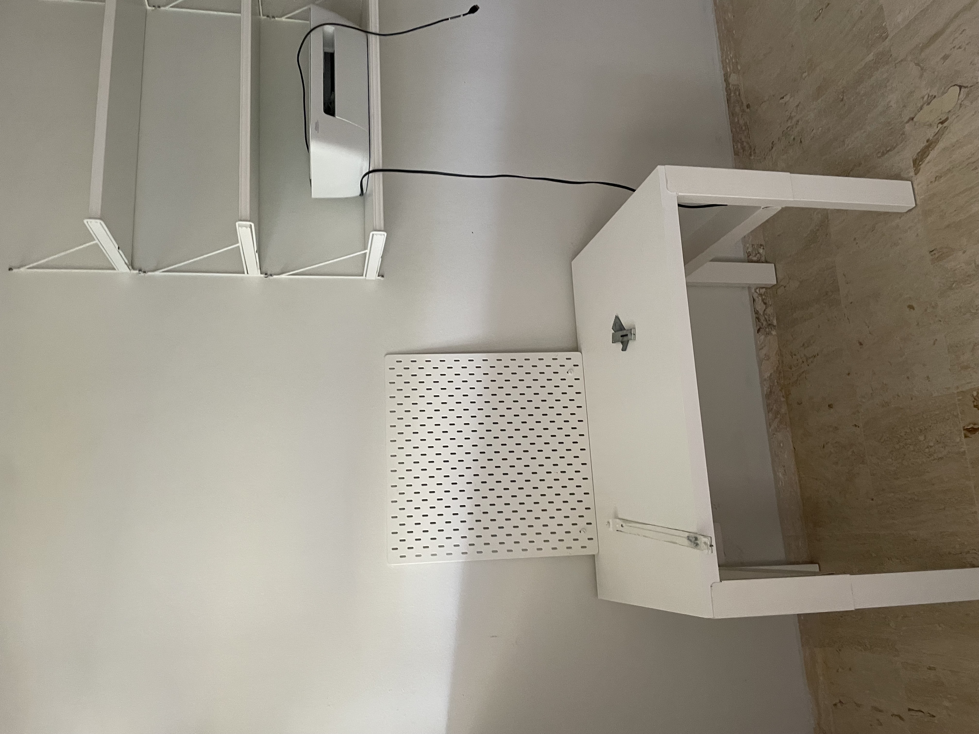 muebles y colchones - Escritorio con estante  0