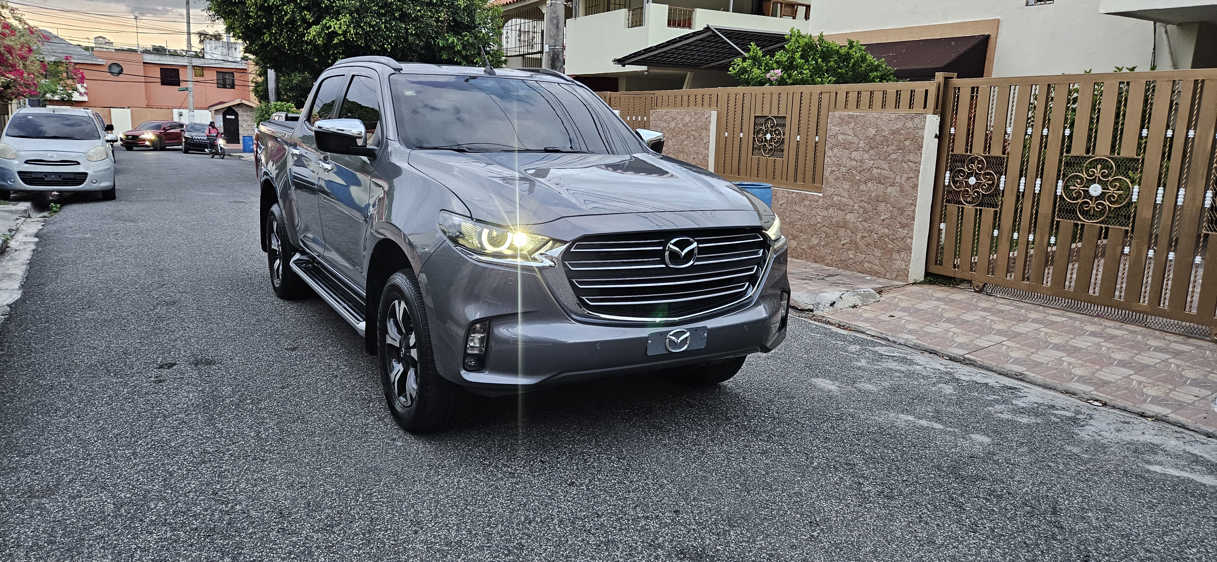 jeepetas y camionetas - Mazda bt 50 2024 full 25,000 km