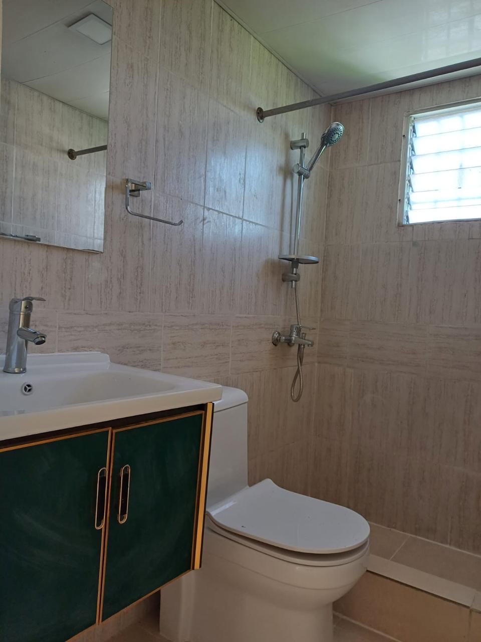 apartamentos - Vendo Apto. Res. Esther, prox. Av. Monumental,  llama al Sr Andrés  4