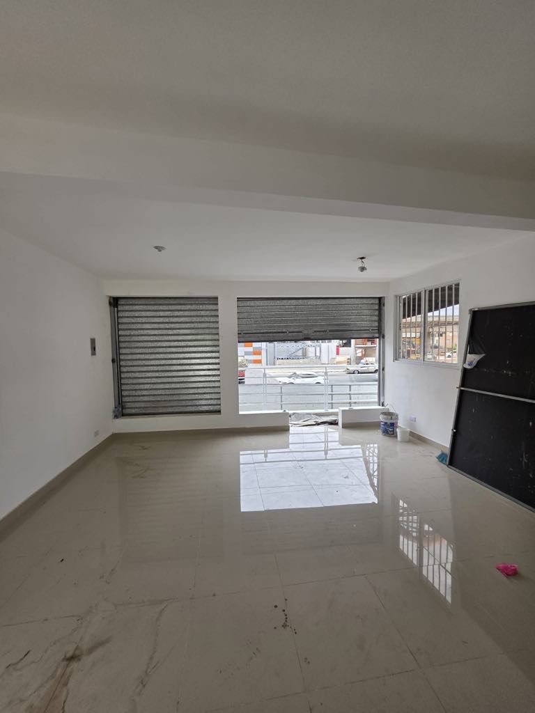oficinas y locales comerciales - se alquila local comercial en la autopista Duarte KM14
